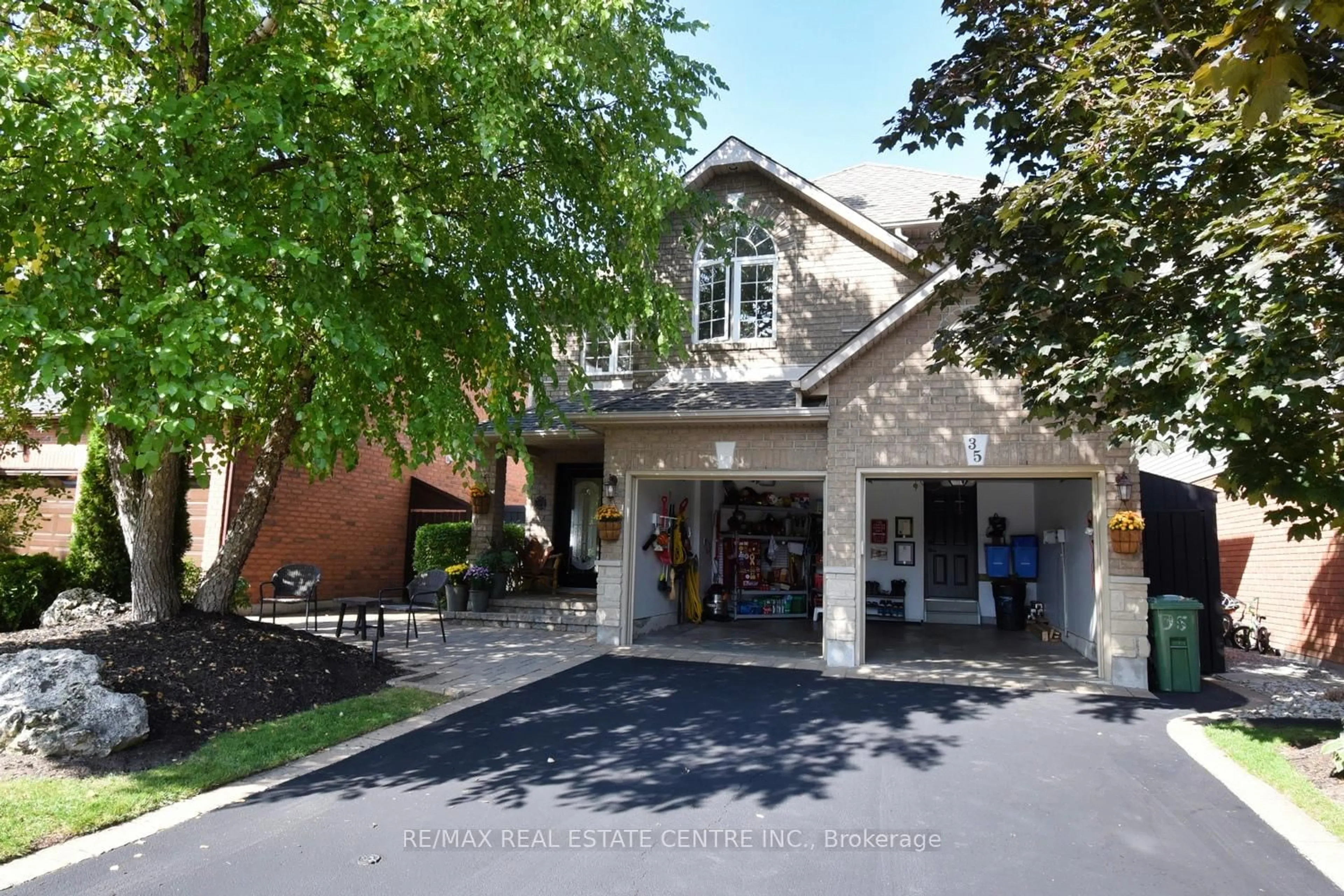 Unknown for 35 Eringate Dr, Hamilton Ontario L8J 3Y4