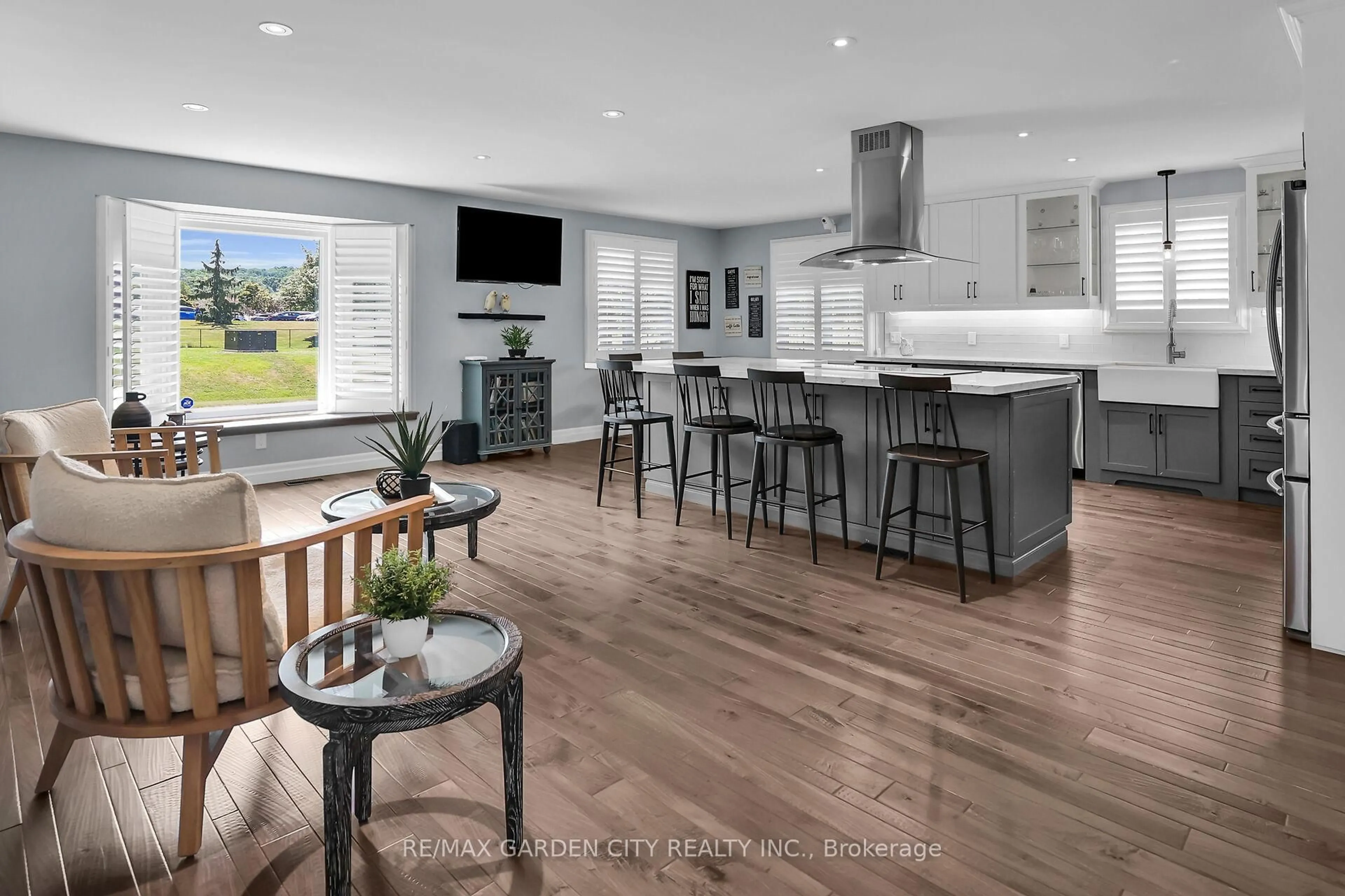 Open concept kitchen, unknown for 329 Central Ave, Grimsby Ontario L3M 4V9