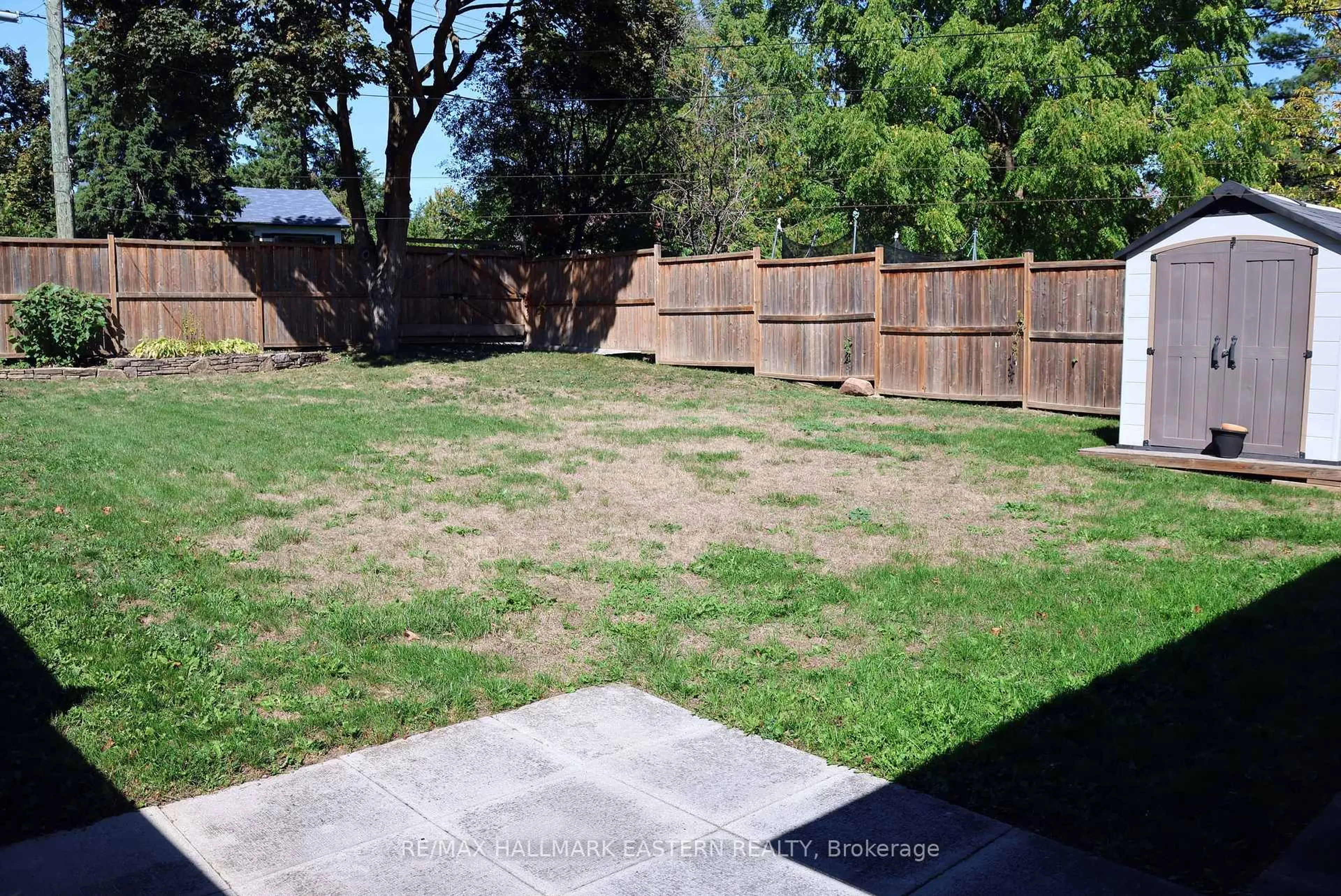 A pic from outside/outdoor area/front of a property/back of a property/a pic from drone, unknown for 226 Lee St, Peterborough Ontario K9H 5N9
