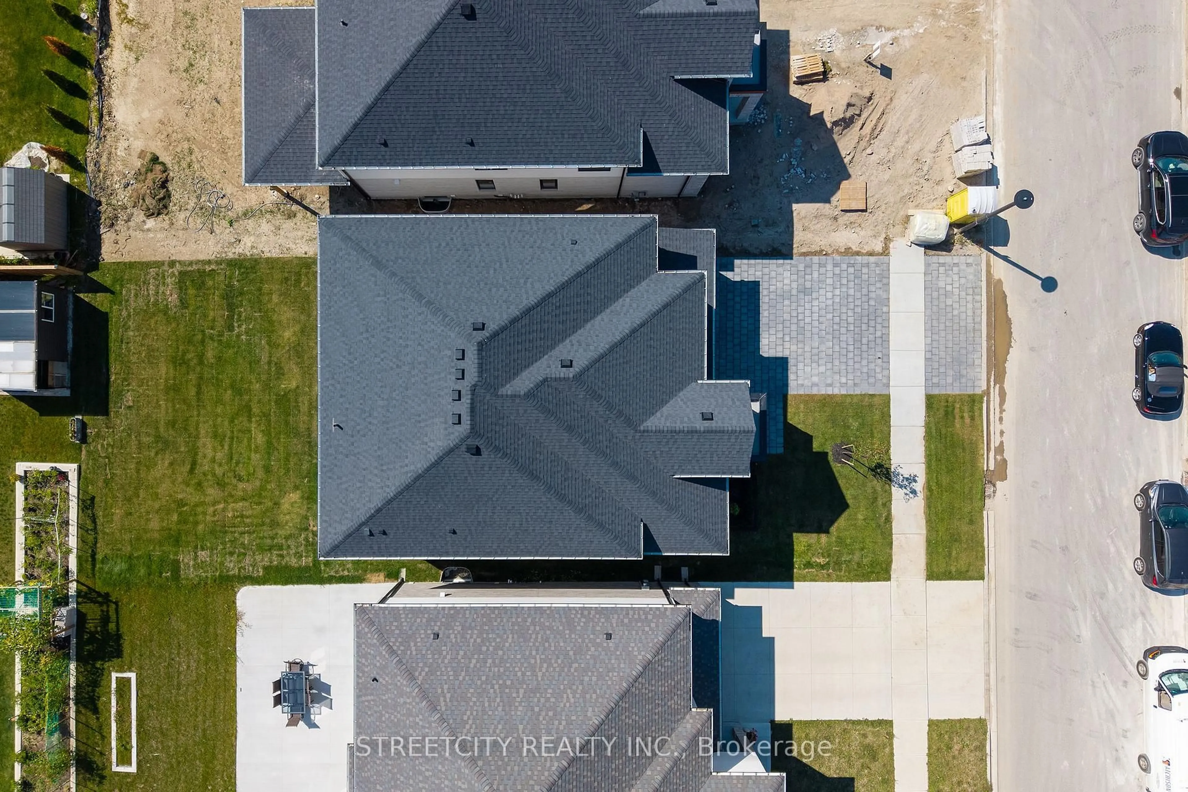 A pic from outside/outdoor area/front of a property/back of a property/a pic from drone, street for 1621 Medway Park Dr, London North Ontario N6G 5B6