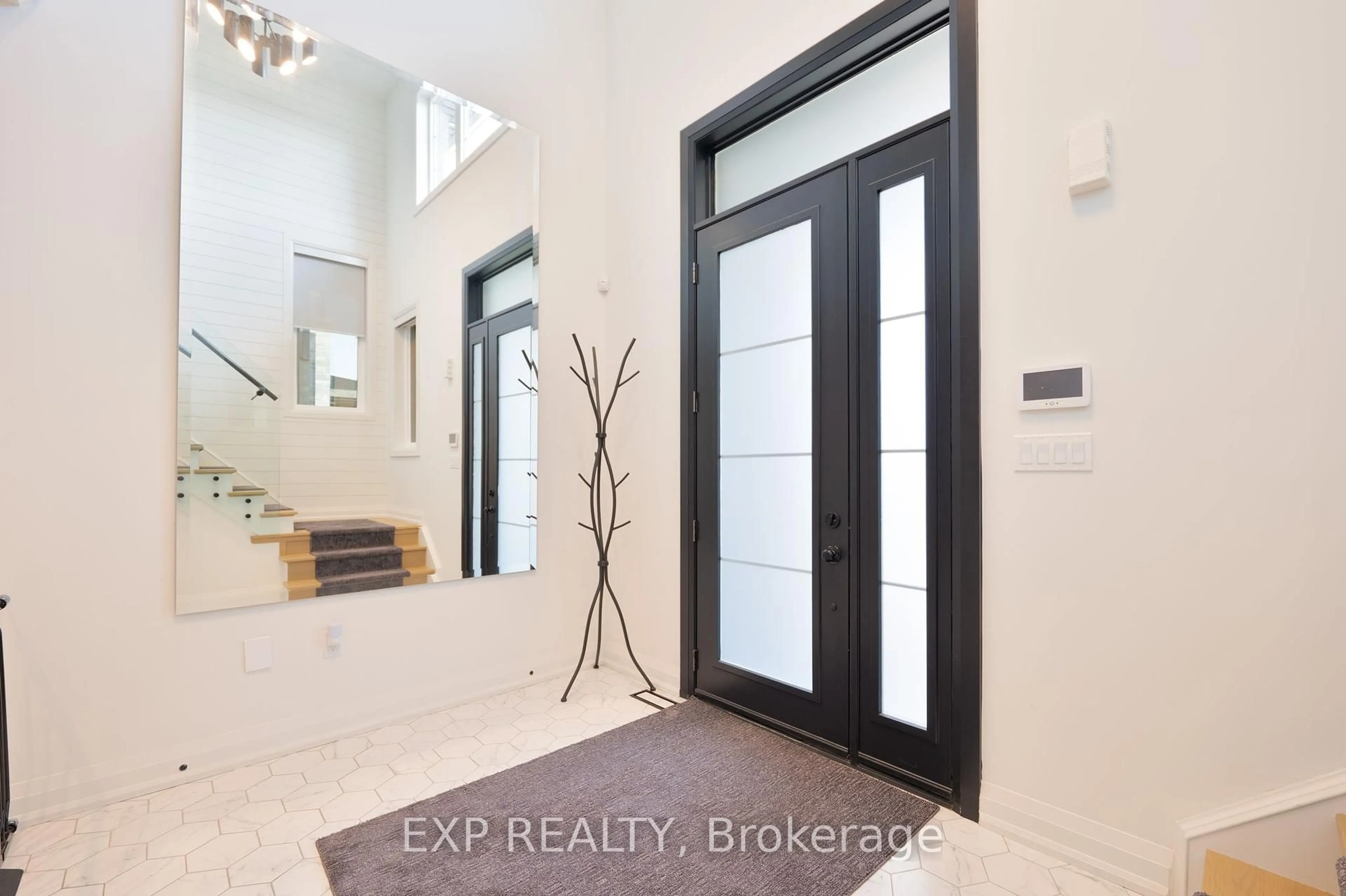 Indoor entryway for 6 Cristallina Dr, Thorold Ontario L2V 0H3