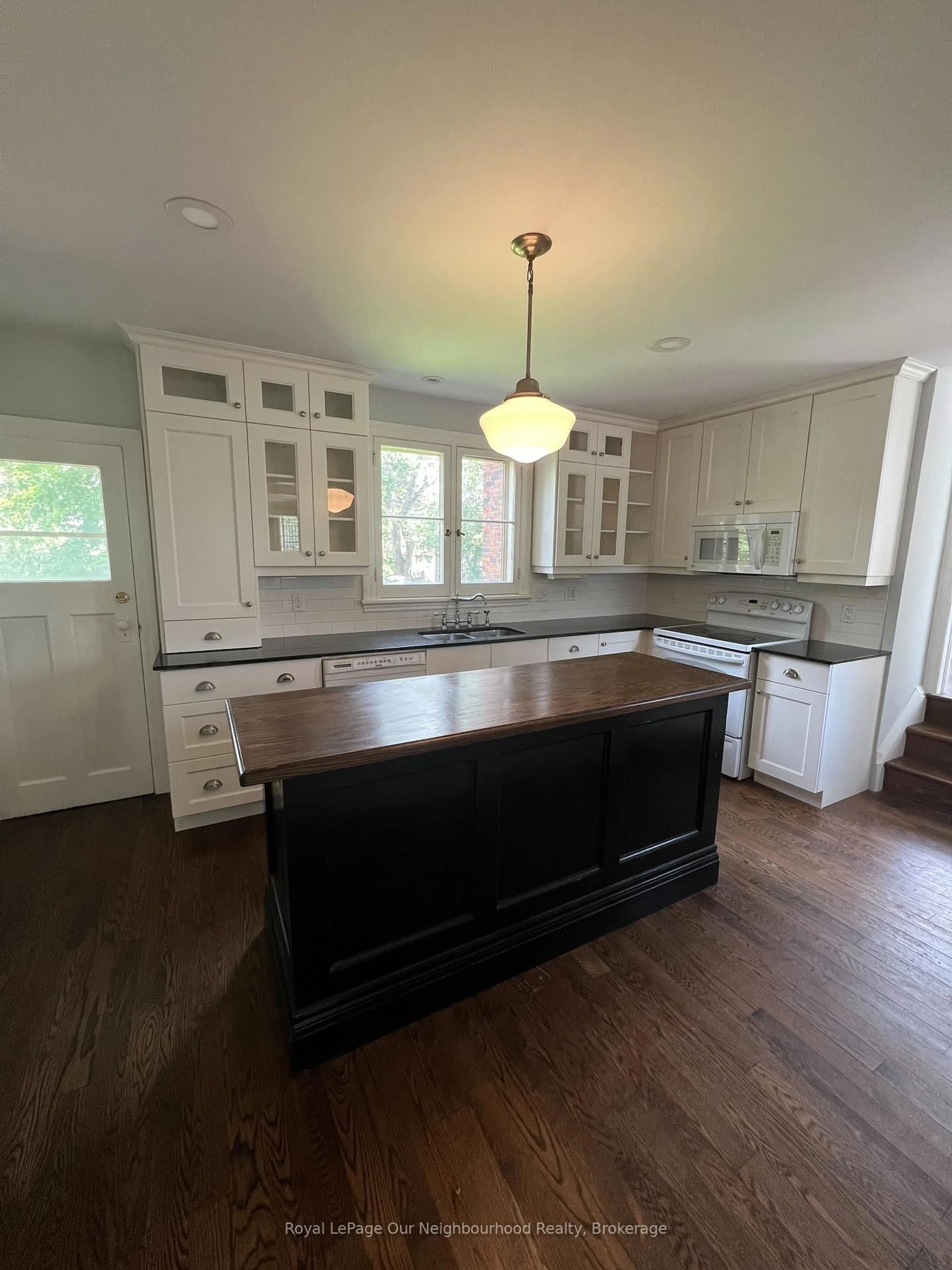 Open concept kitchen, wood/laminate floor for 642 Bolivar St, Peterborough Ontario K9J 4S2