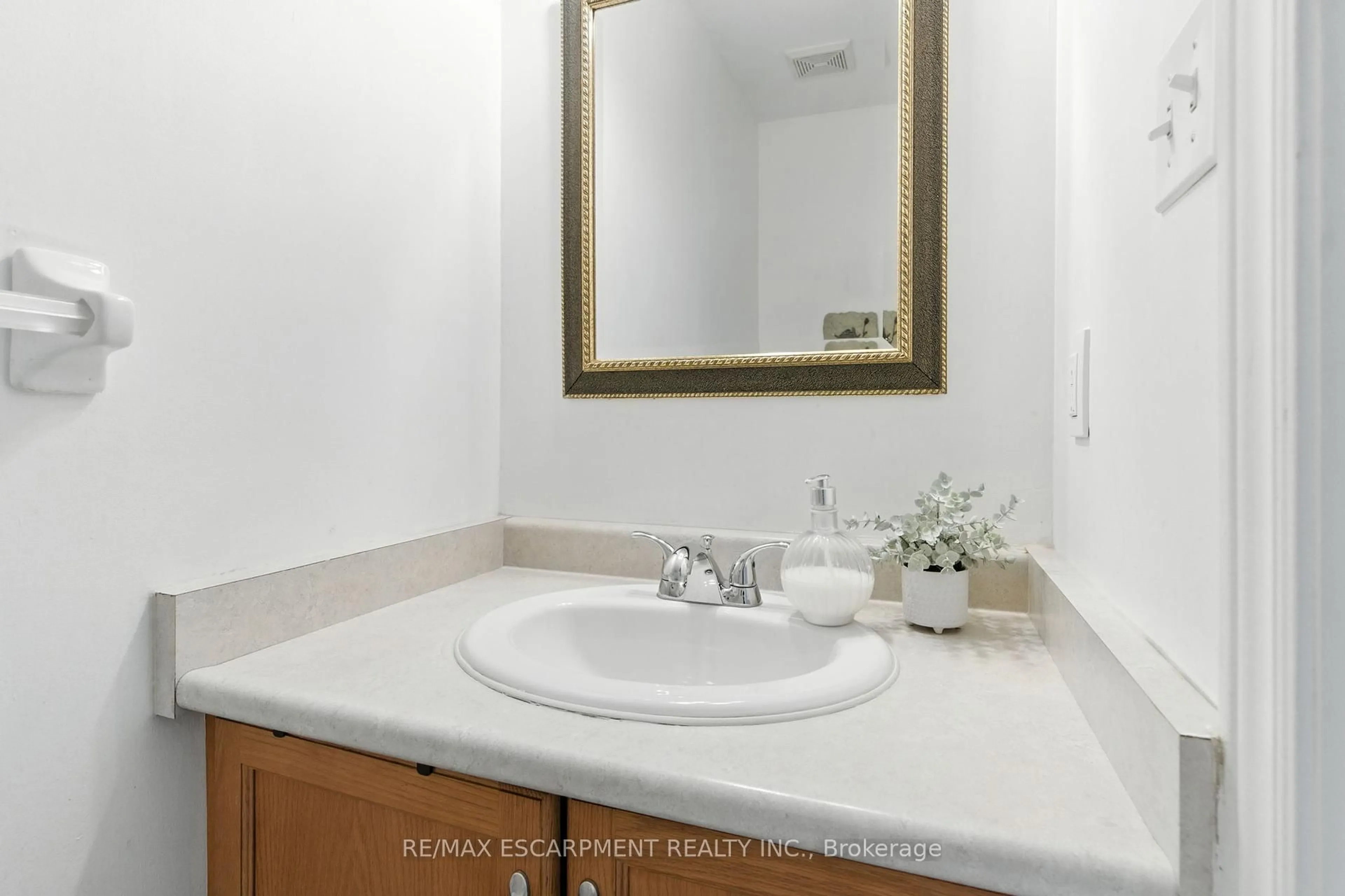 Standard bathroom, ceramic/tile floor for 1860 Upper Gage Ave #14, Hamilton Ontario L8W 3Y6
