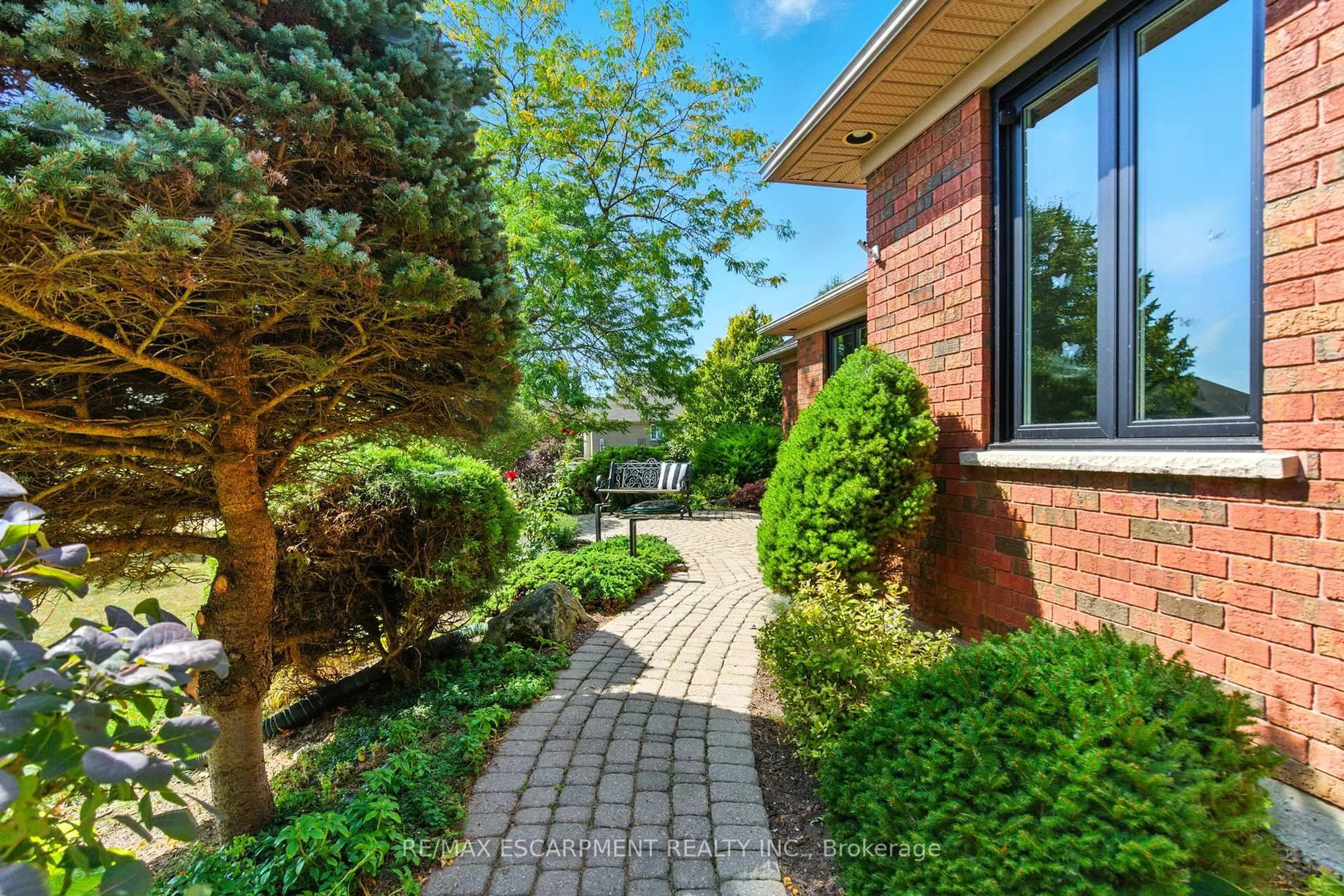 Patio, street for 10 Featherstone Ave, Haldimand Ontario N0A 1P0