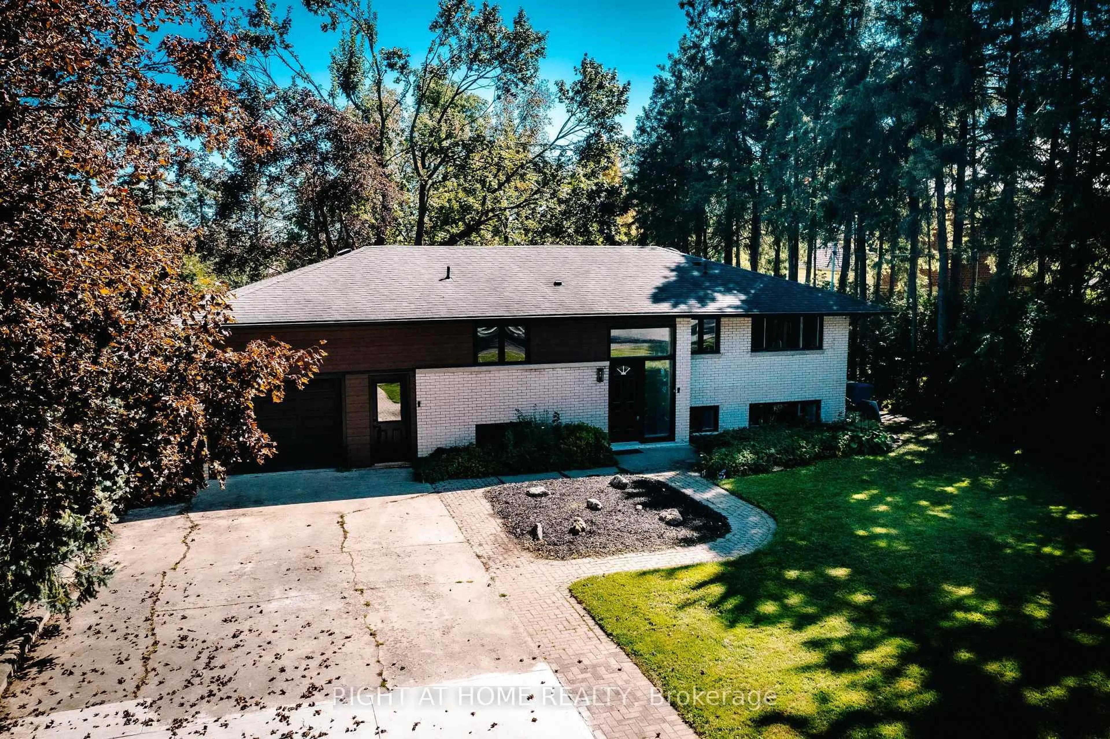 A pic from outside/outdoor area/front of a property/back of a property/a pic from drone, unknown for 221 Victoria St, Southgate Ontario N0C 1B0
