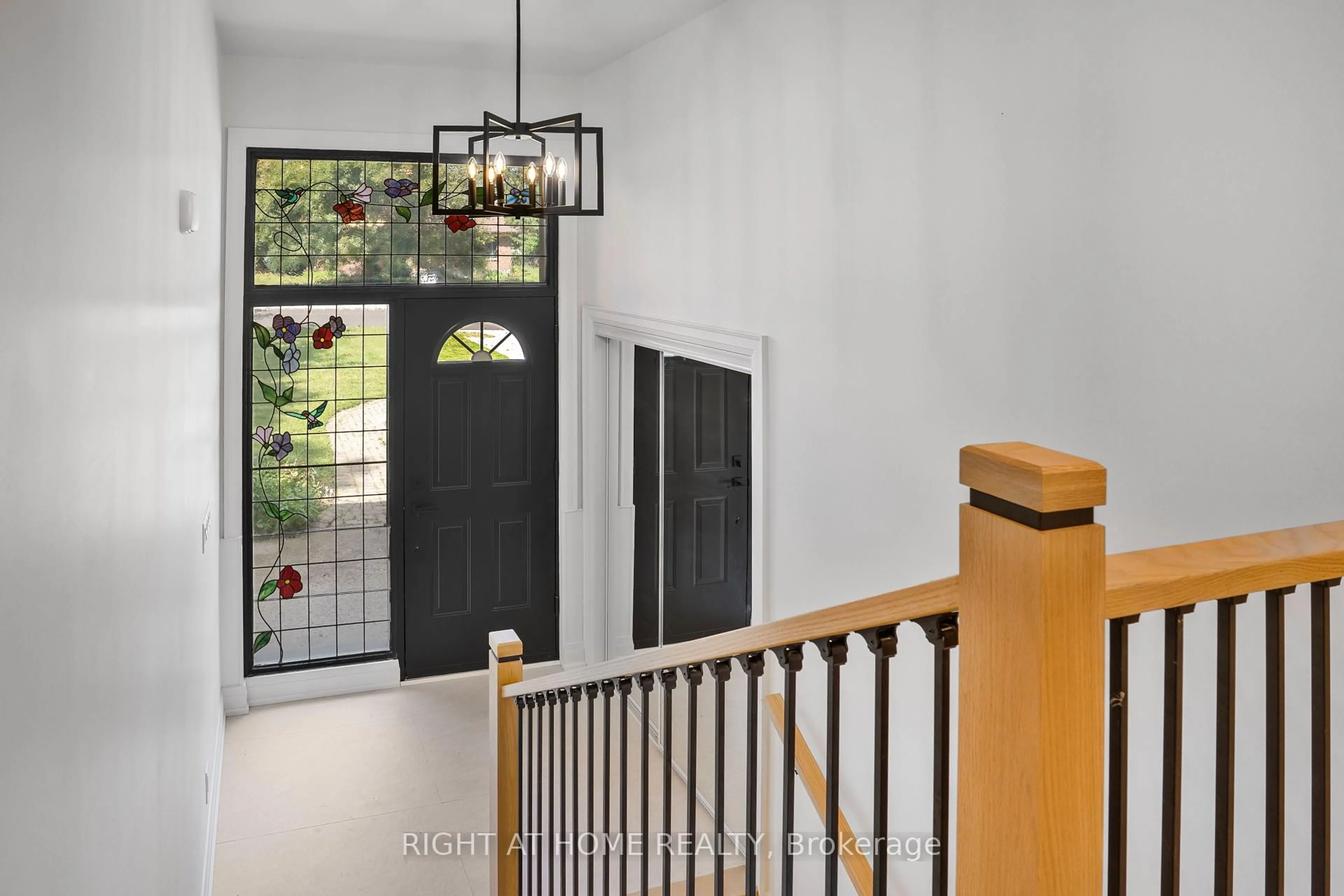 Indoor foyer for 221 Victoria St, Southgate Ontario N0C 1B0
