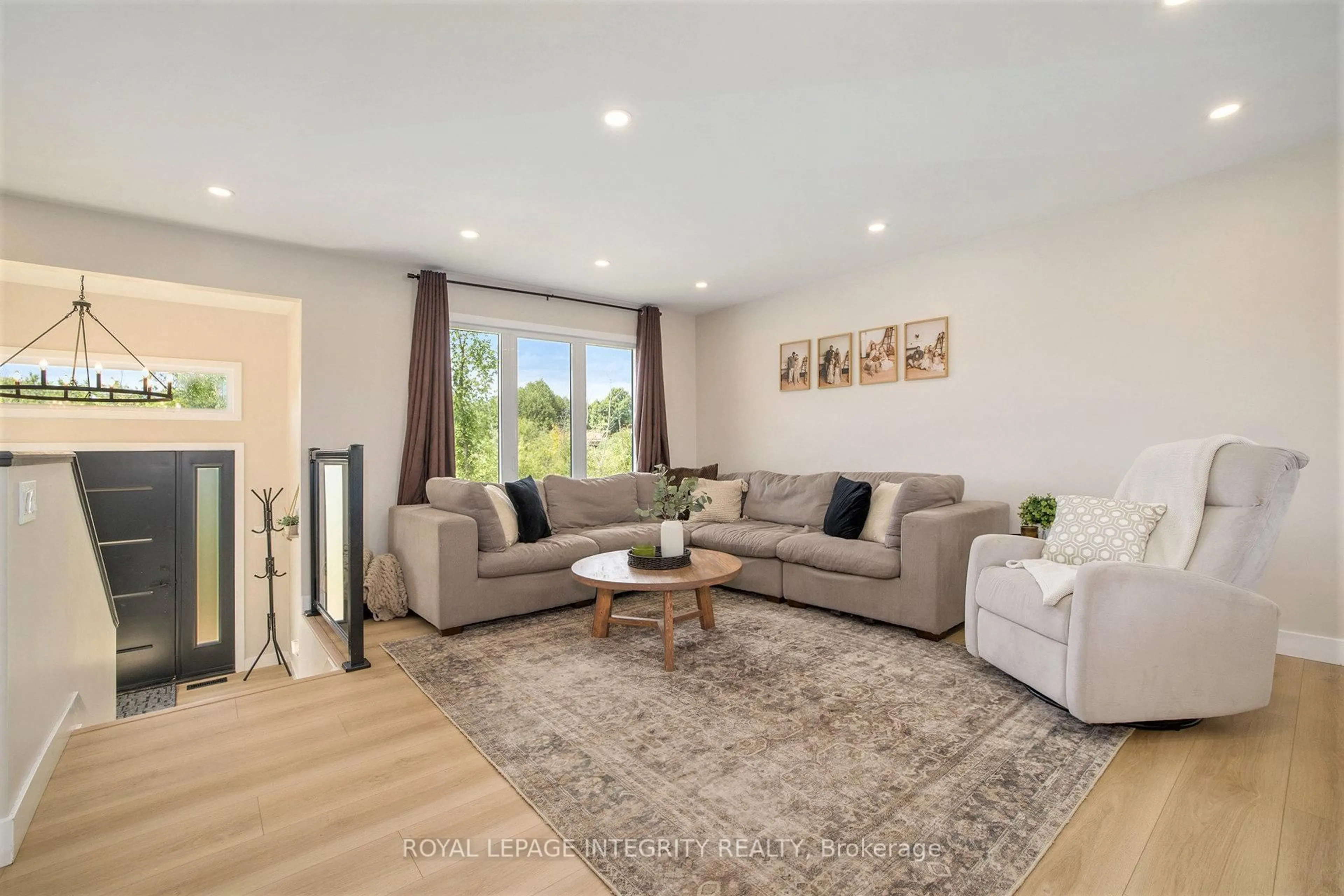 Living room with furniture, unknown for 915 Code Dr, Smiths Falls Ontario K7A 4S6