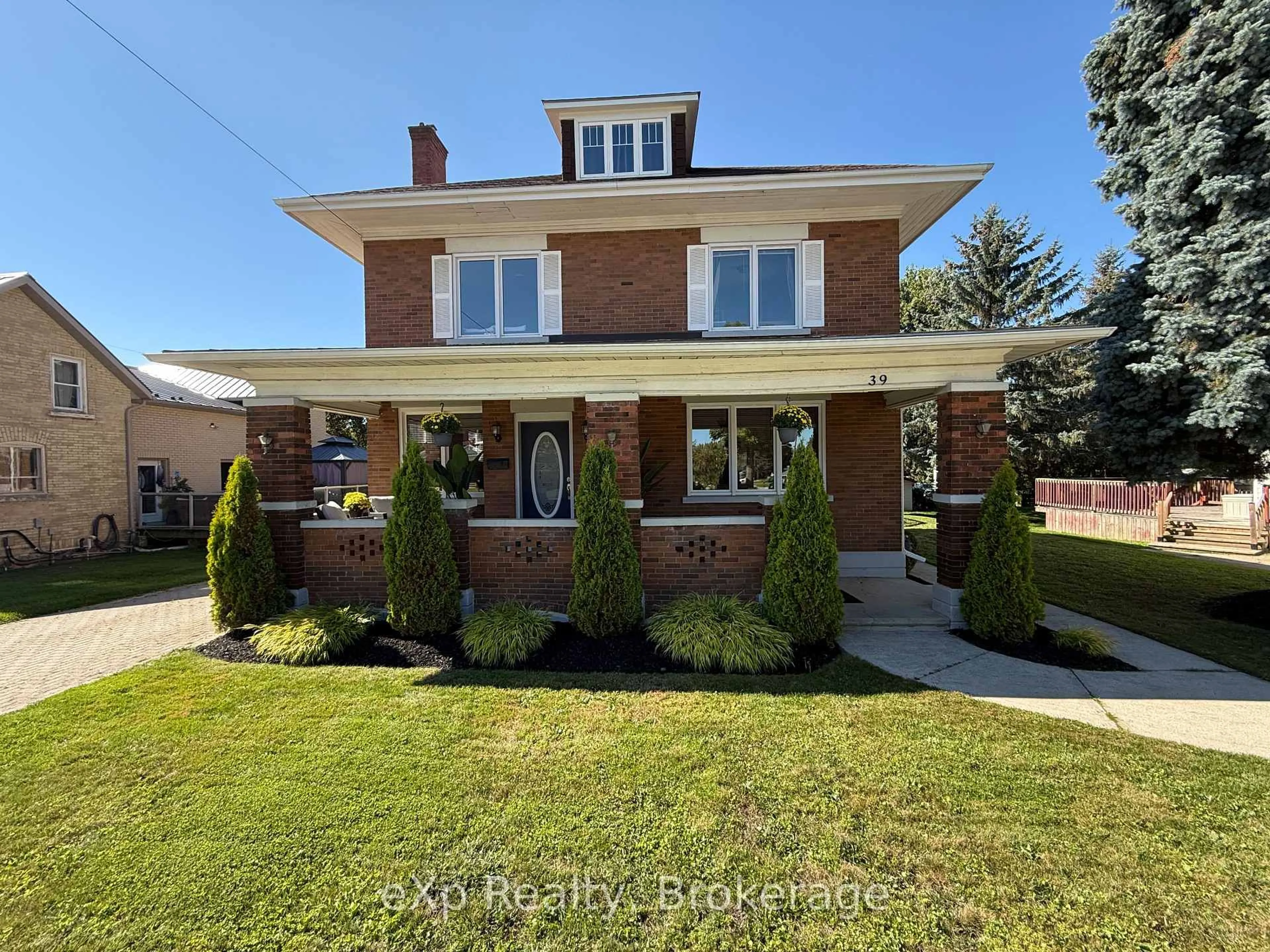 Home with brick exterior material, street for 39 Elora St, South Bruce Ontario N0G 2J0