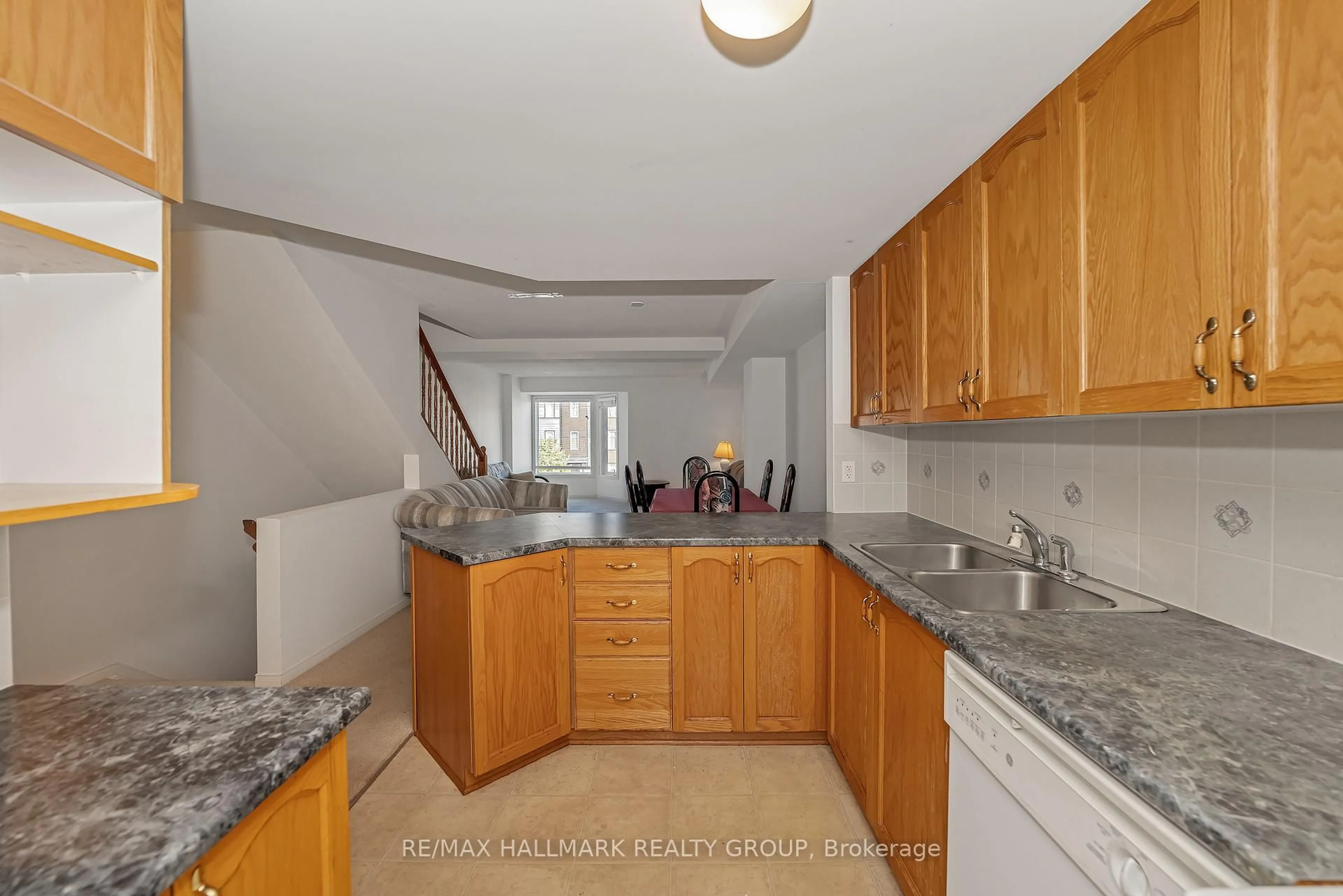 Standard kitchen, unknown for 62 Lakepointe Dr, Ottawa Ontario K4A 5E5