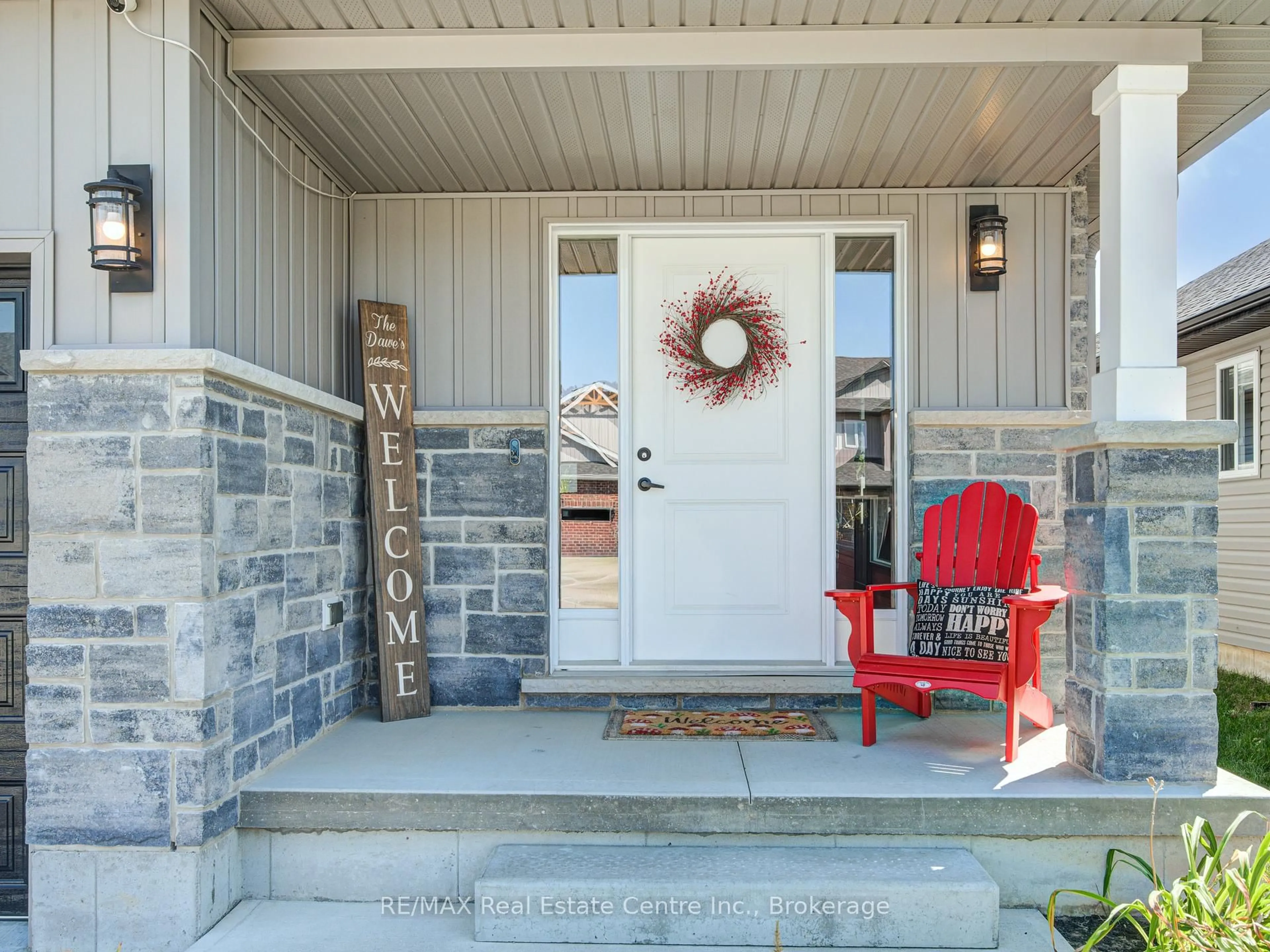 Indoor entryway for 14 Reeves Rd, Ingersoll Ontario N5C 0E1