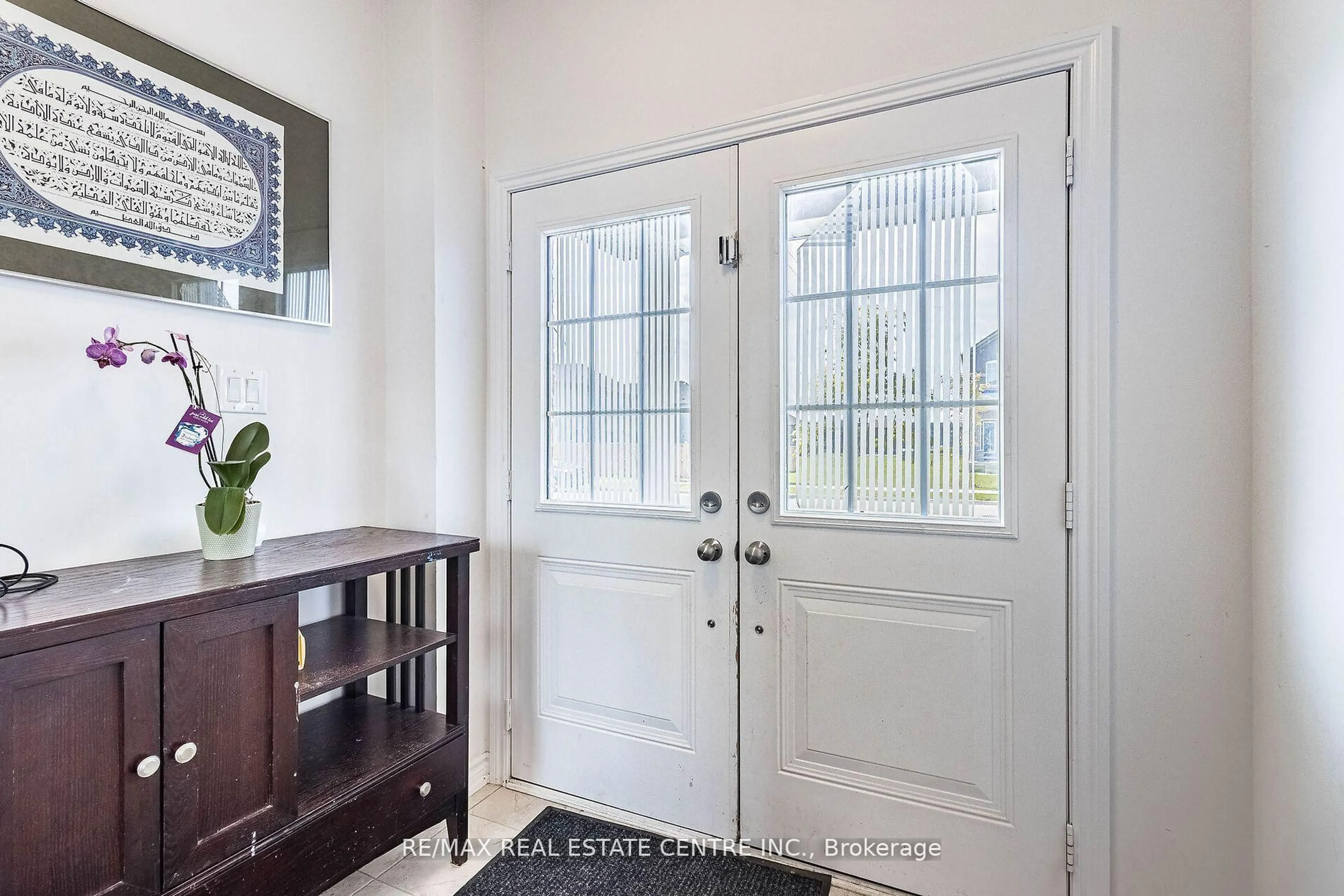 Indoor entryway for 206 Werry Ave, Southgate Ontario N0C 1B0
