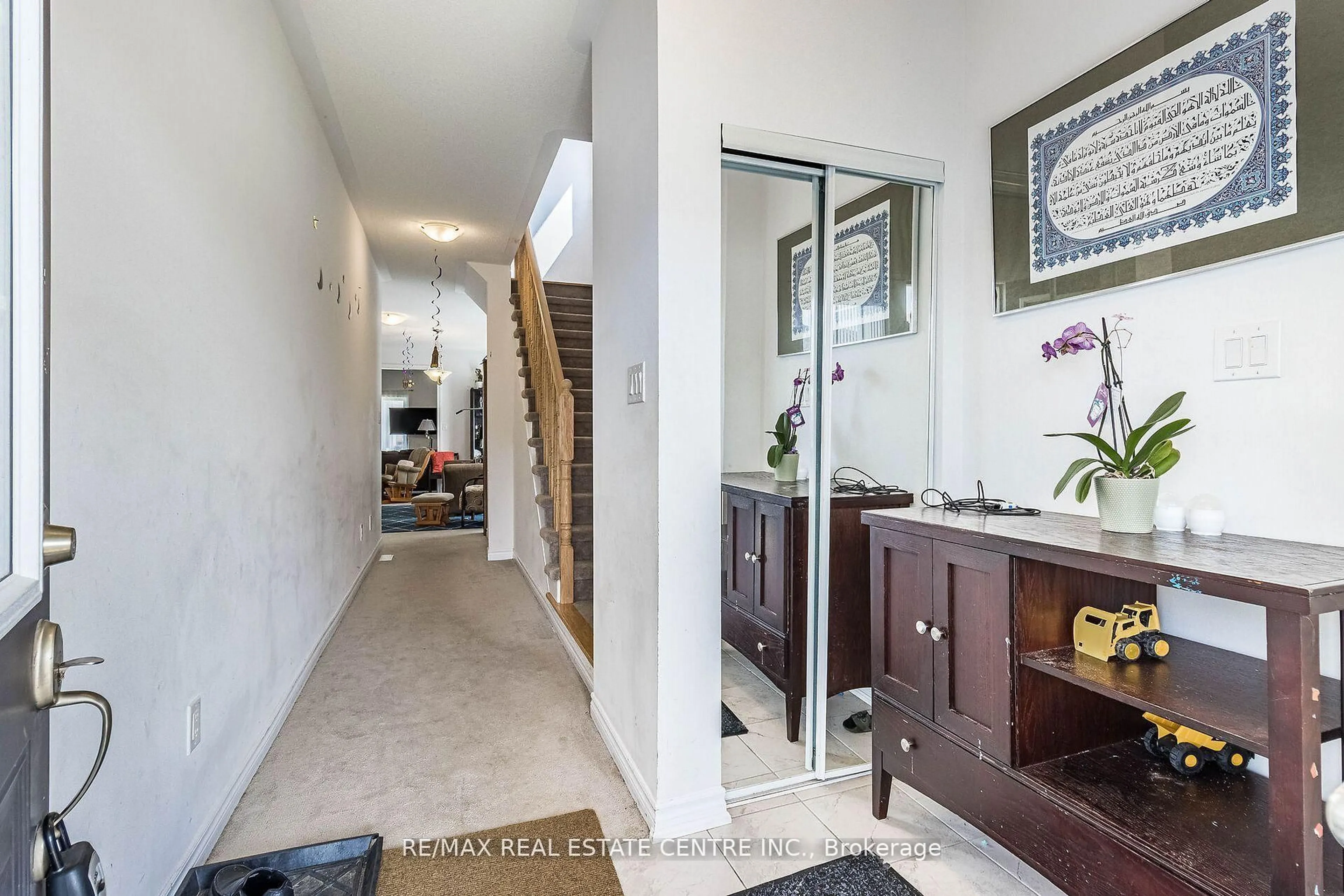 Indoor foyer for 206 Werry Ave, Southgate Ontario N0C 1B0
