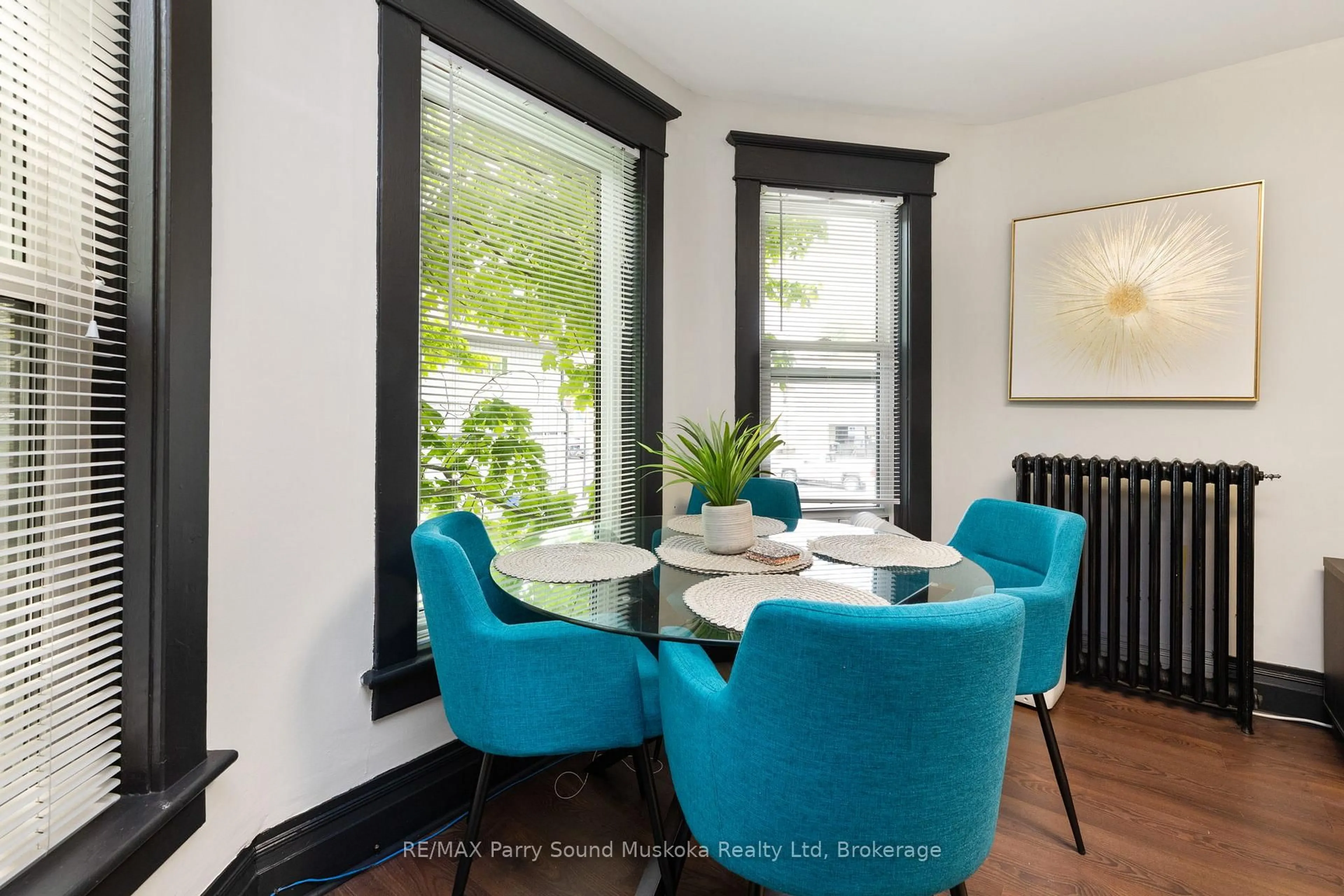 Dining room, wood/laminate floor for 97 James St, Parry Sound Ontario P2A 1T9