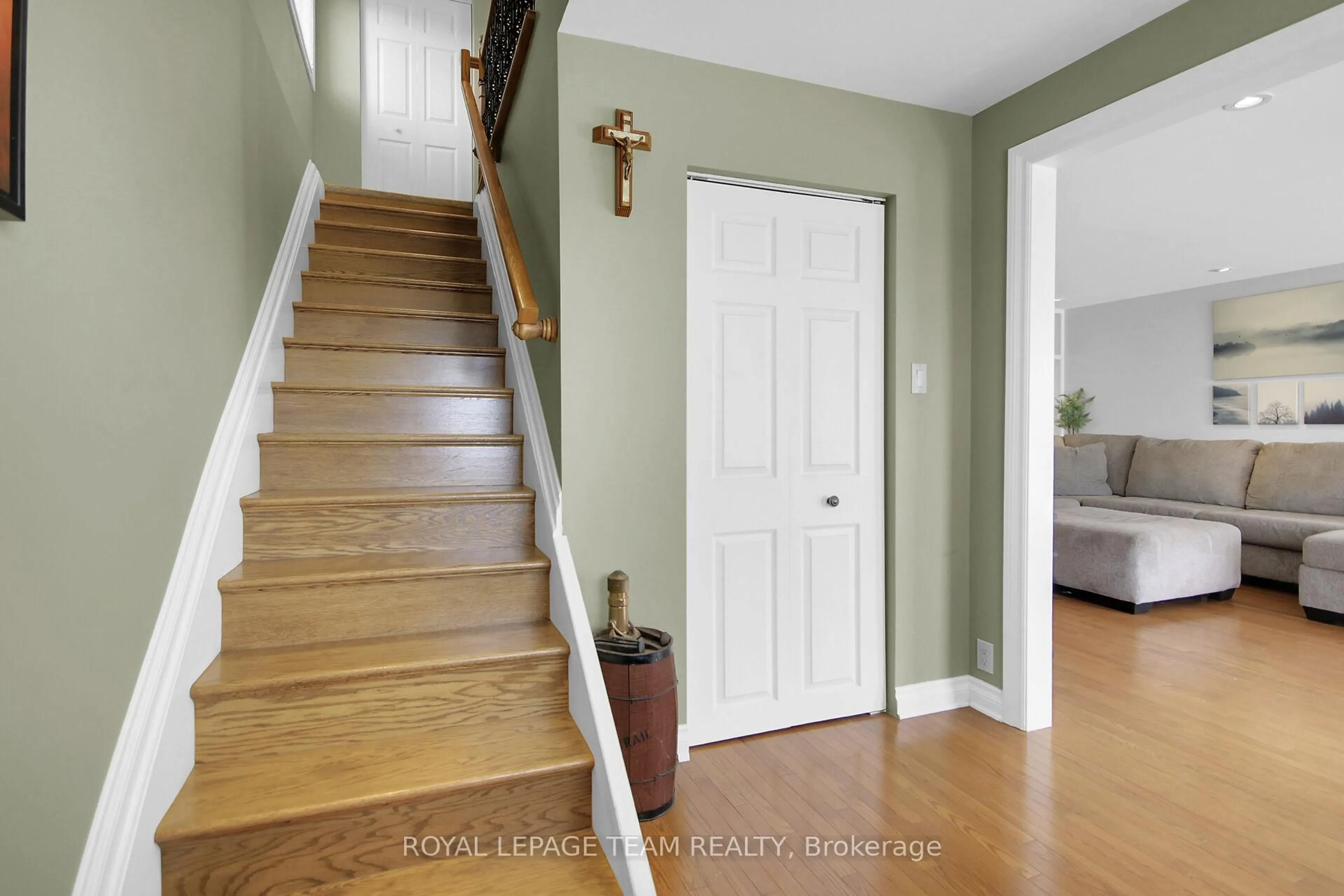 Indoor entryway for 5745 Fourth Line Rd, North Gower Ontario K0A 2T0