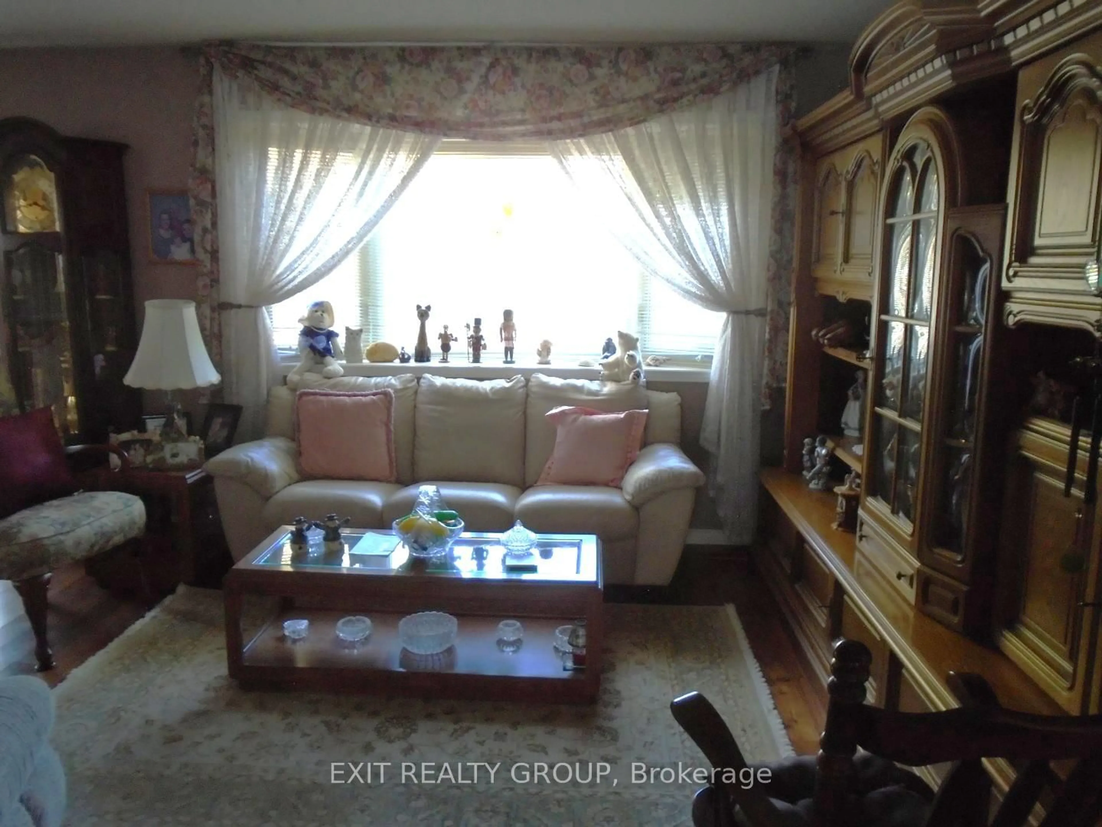 Living room with furniture, unknown for 33 Cretney Dr, Prince Edward County Ontario K0K 3L0