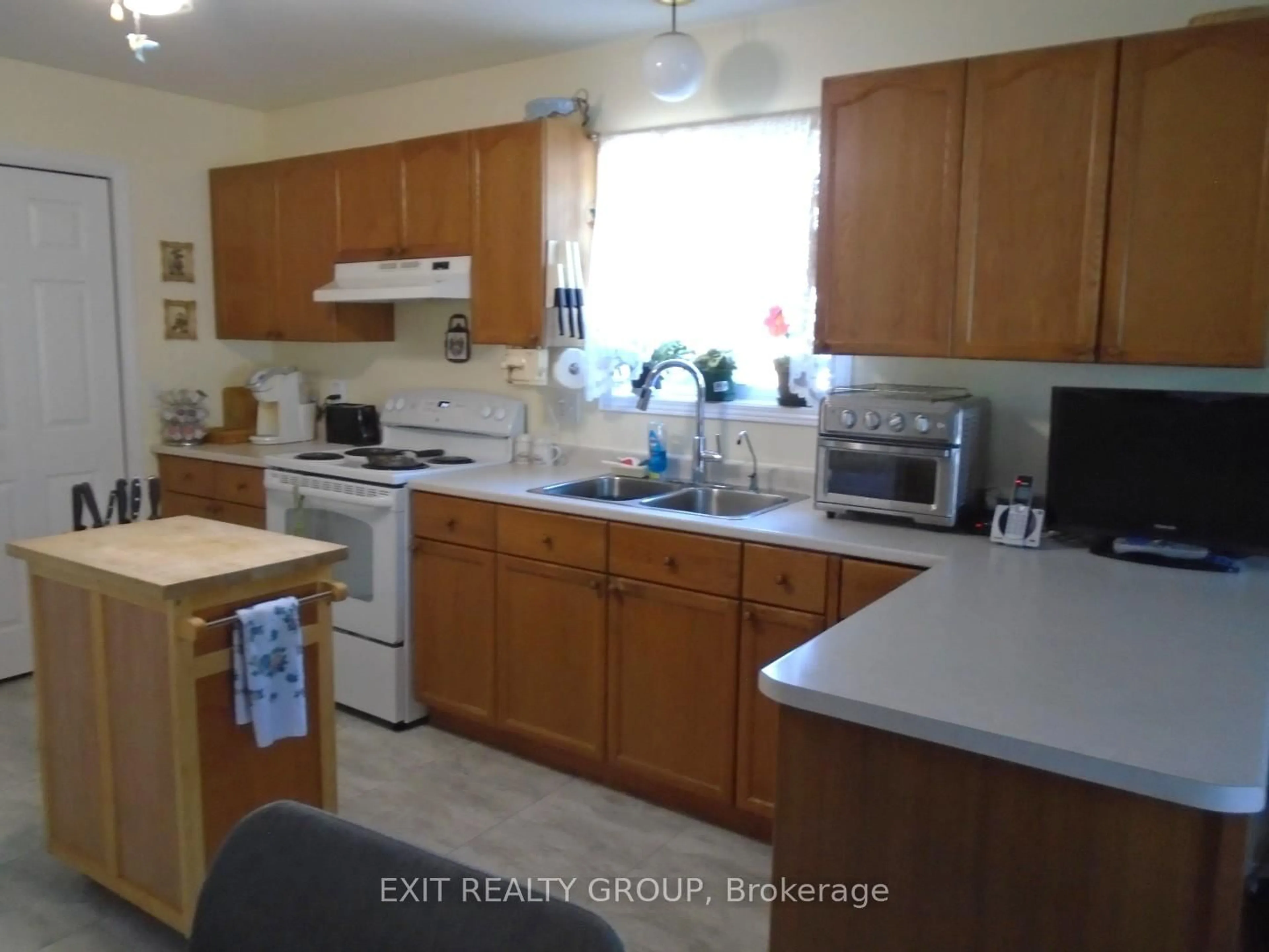 Standard kitchen, unknown for 33 Cretney Dr, Prince Edward County Ontario K0K 3L0