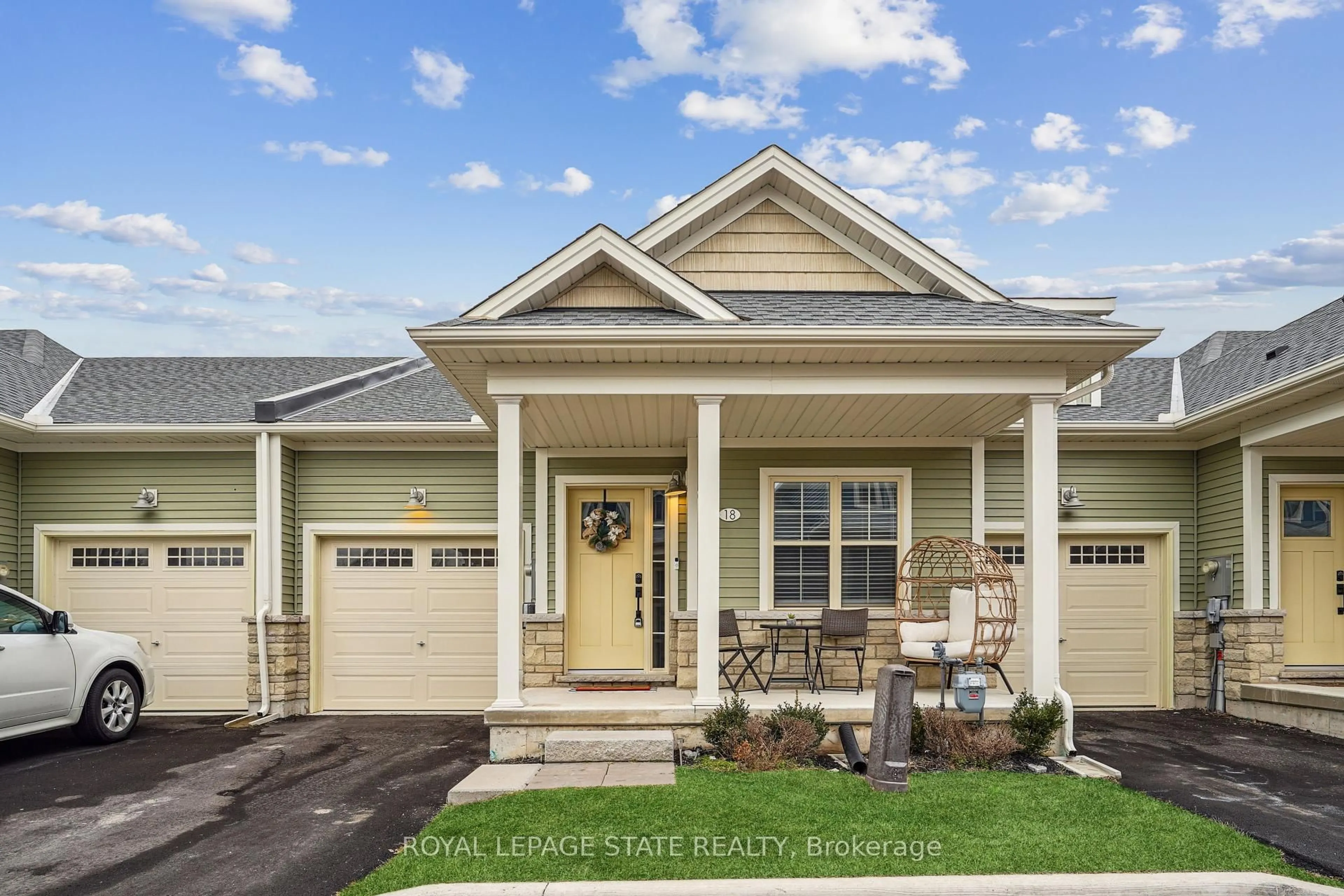 Home with vinyl exterior material, street for 18 South Coast Circ, Fort Erie Ontario L0S 1B0