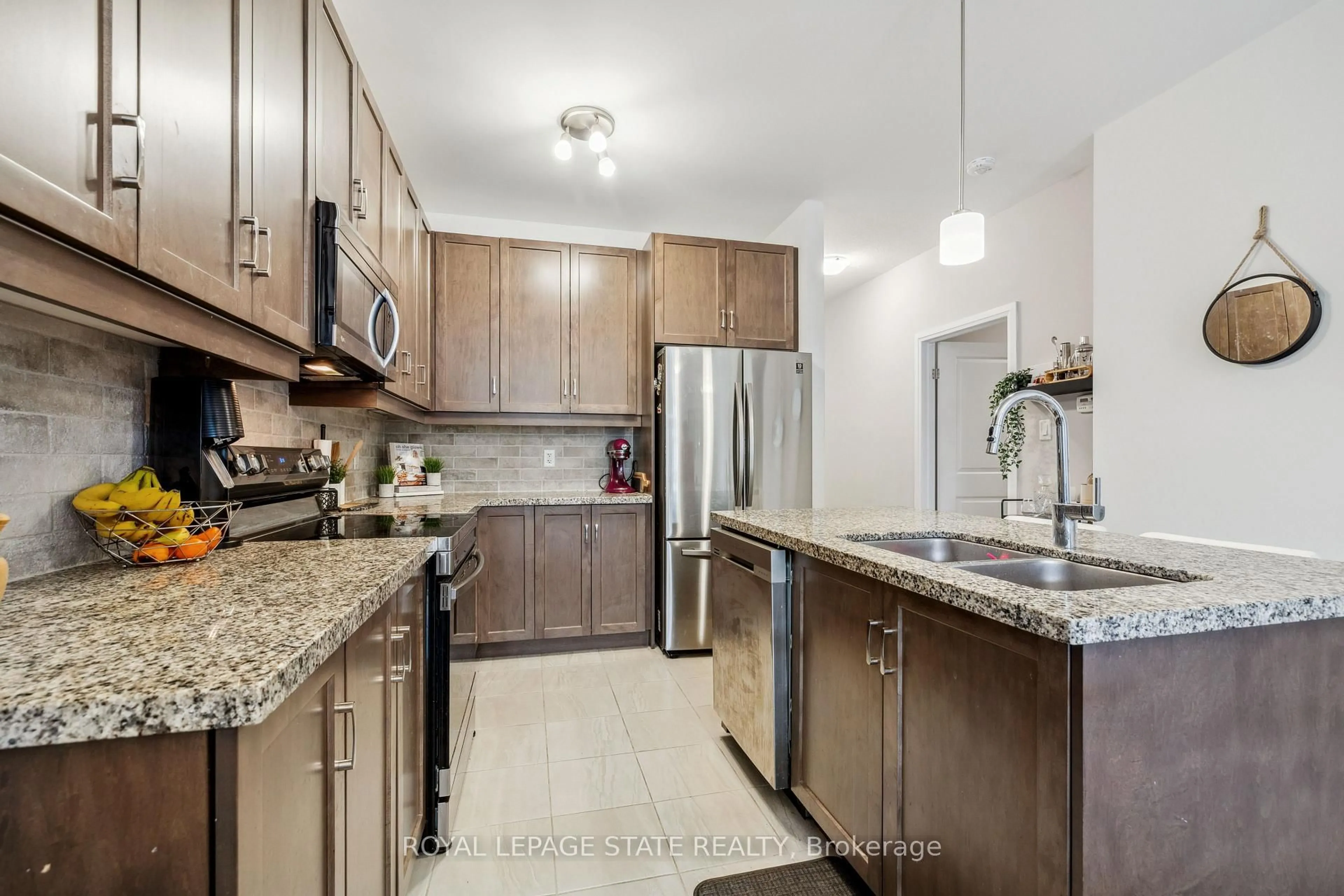 Standard kitchen, ceramic/tile floor for 18 South Coast Circ, Fort Erie Ontario L0S 1B0