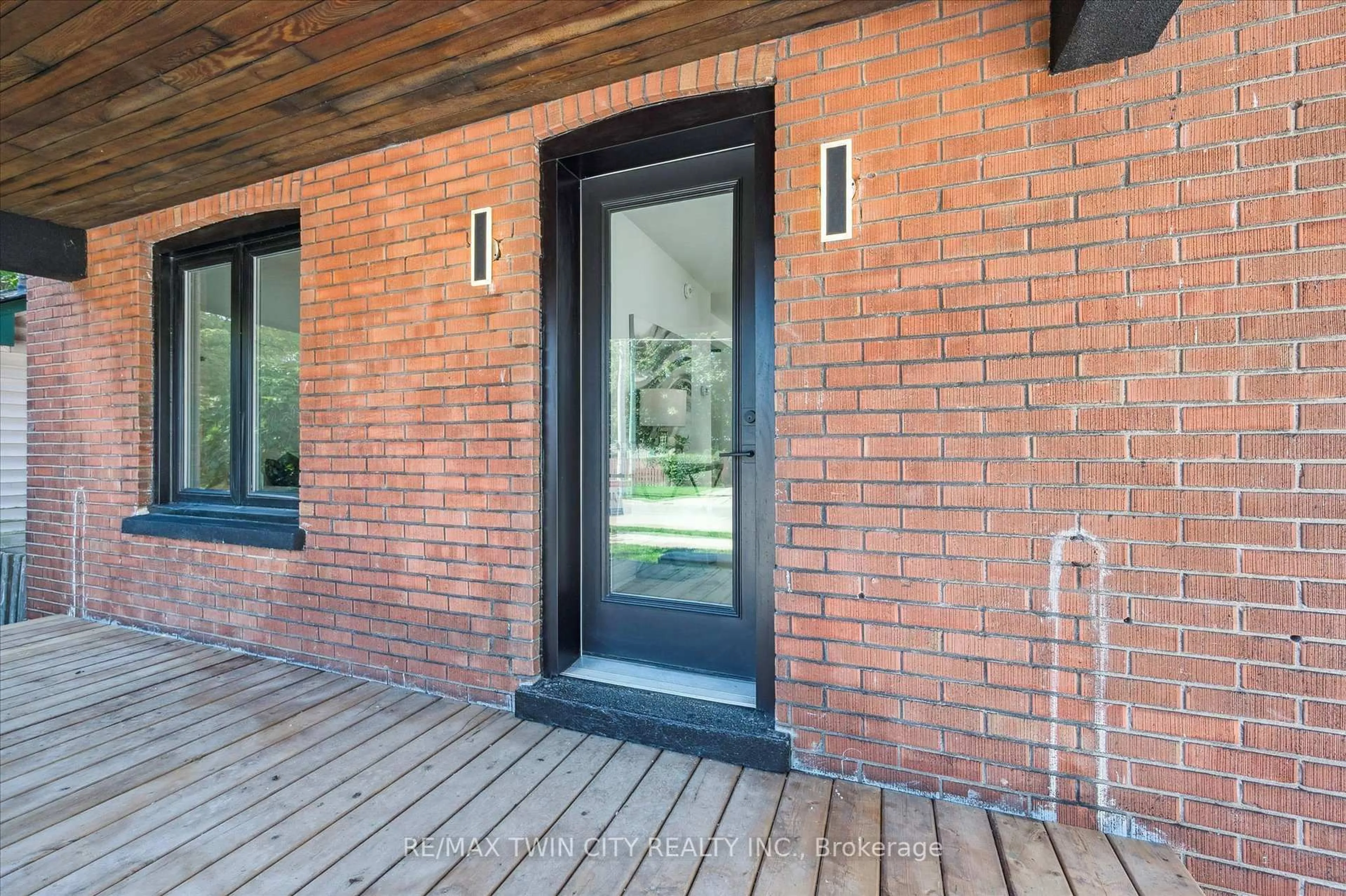 Unknown for 66 Trinity St, Stratford Ontario N5A 4P4