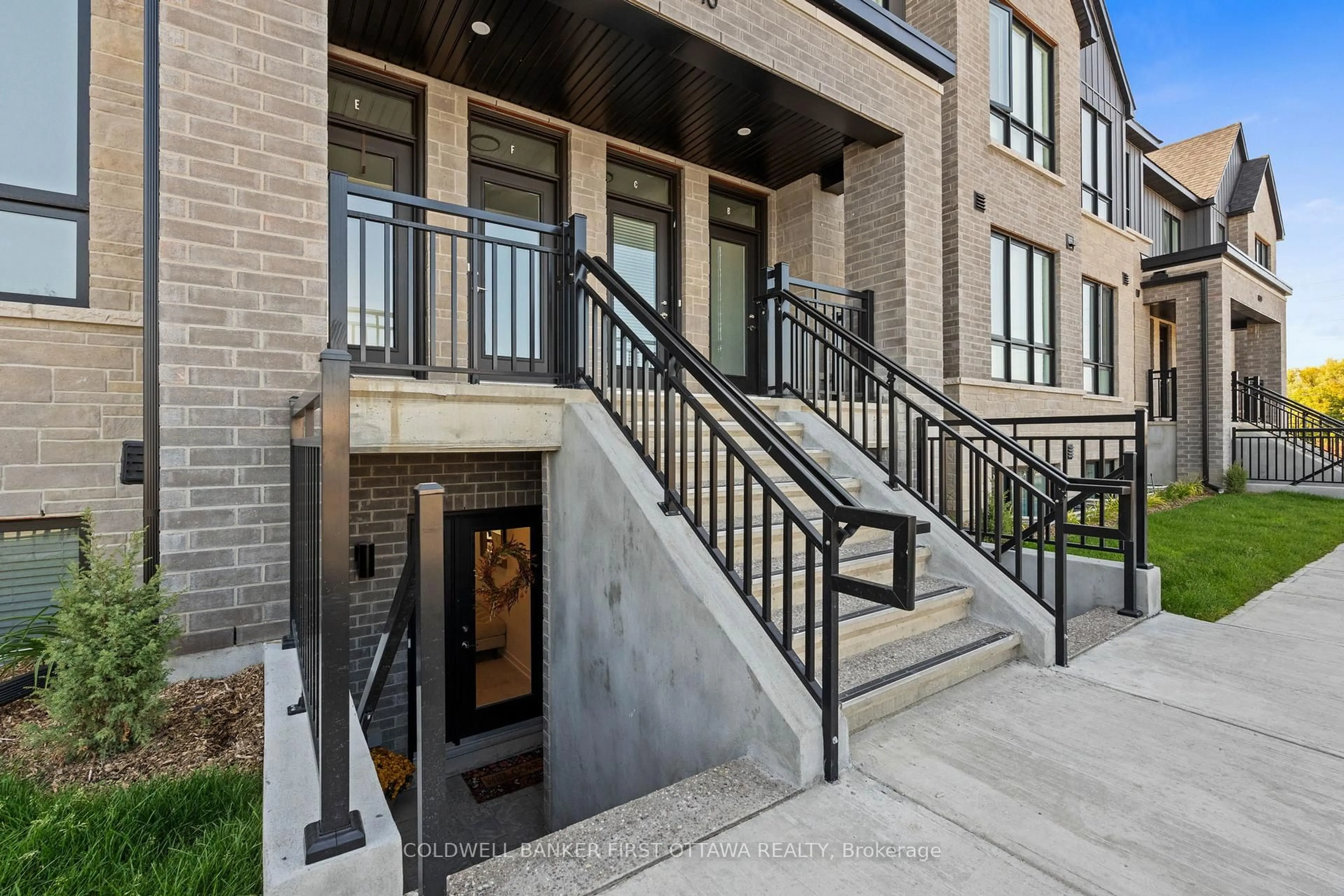 Unknown for 810 Roger Griffiths Ave #D, Kanata Ontario K2S 3A9