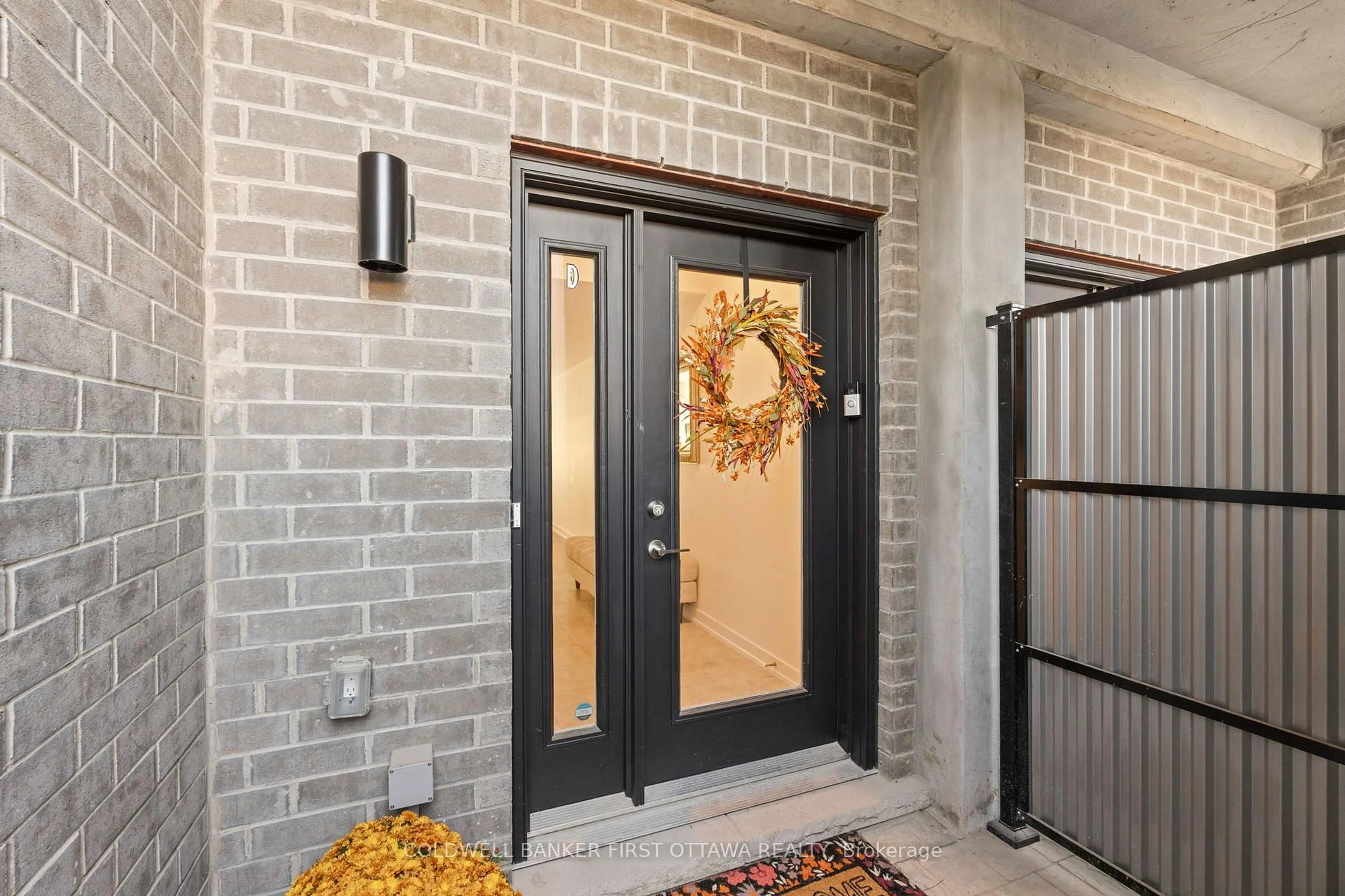 Indoor entryway for 810 Roger Griffiths Ave #D, Kanata Ontario K2S 3A9