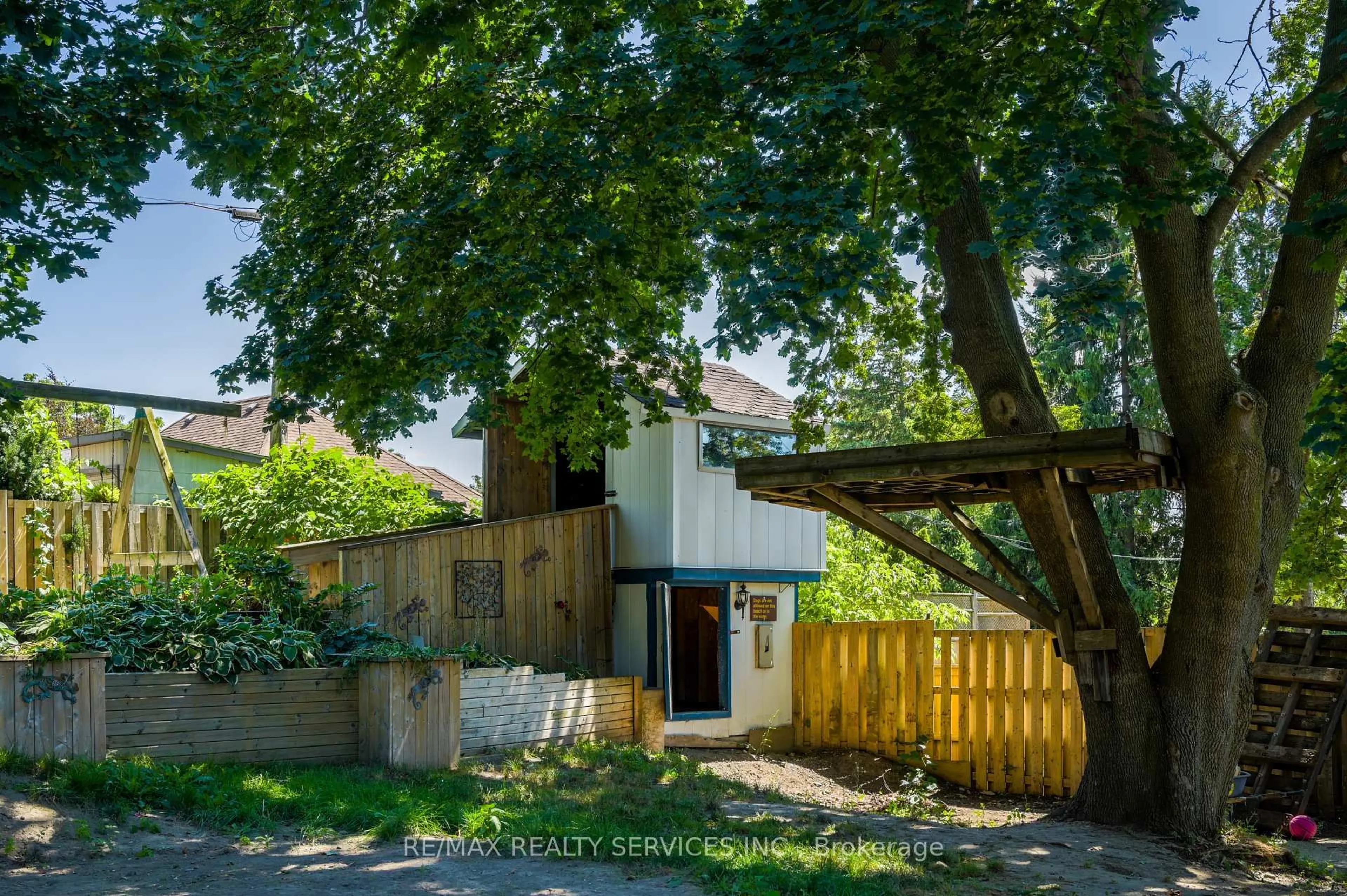 Unknown for 73 Brock St, Woodstock Ontario N4S 3B7