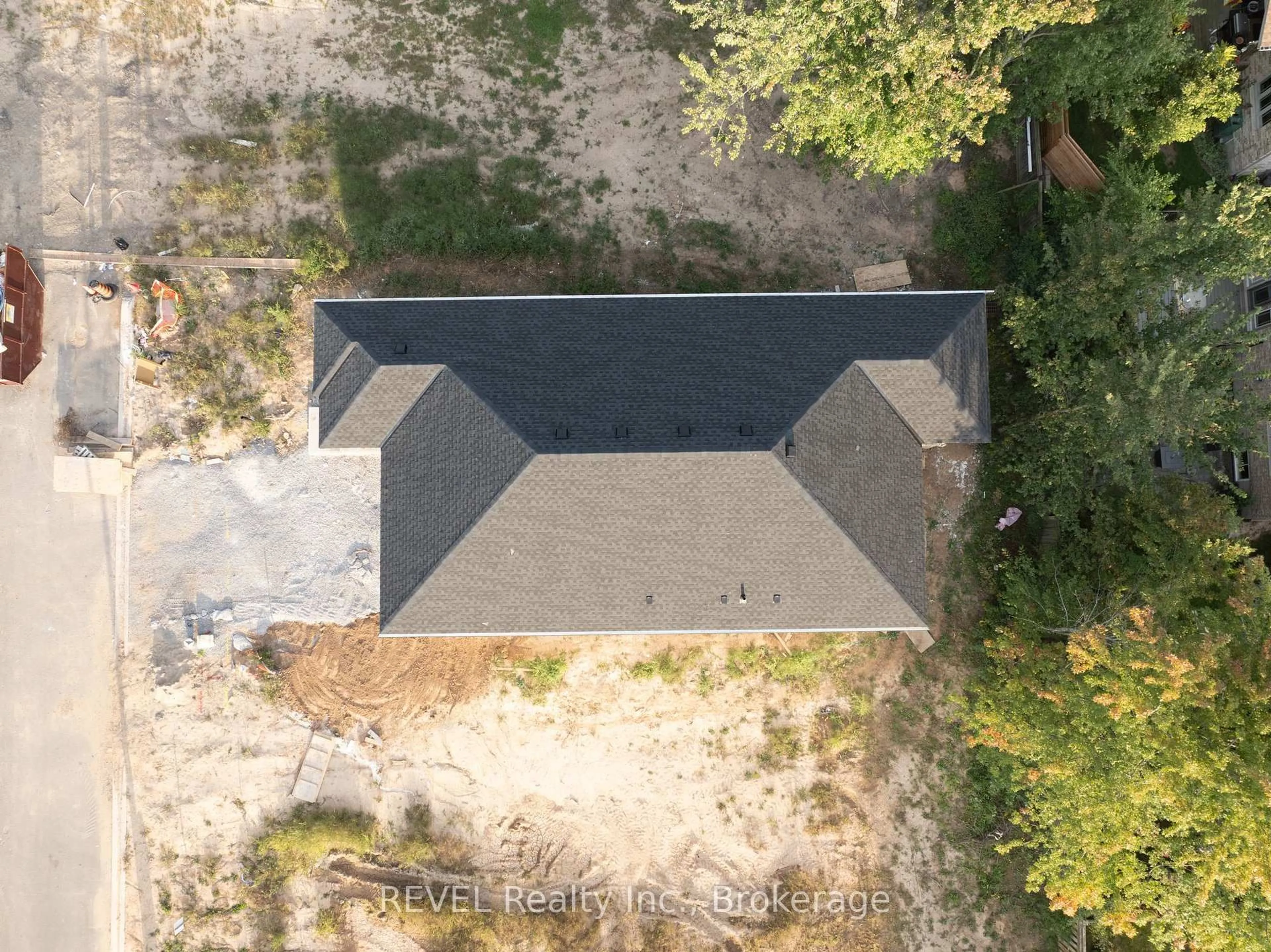 A pic from outside/outdoor area/front of a property/back of a property/a pic from drone, unknown for 11 Stickles St, Pelham Ontario L3C 3C3