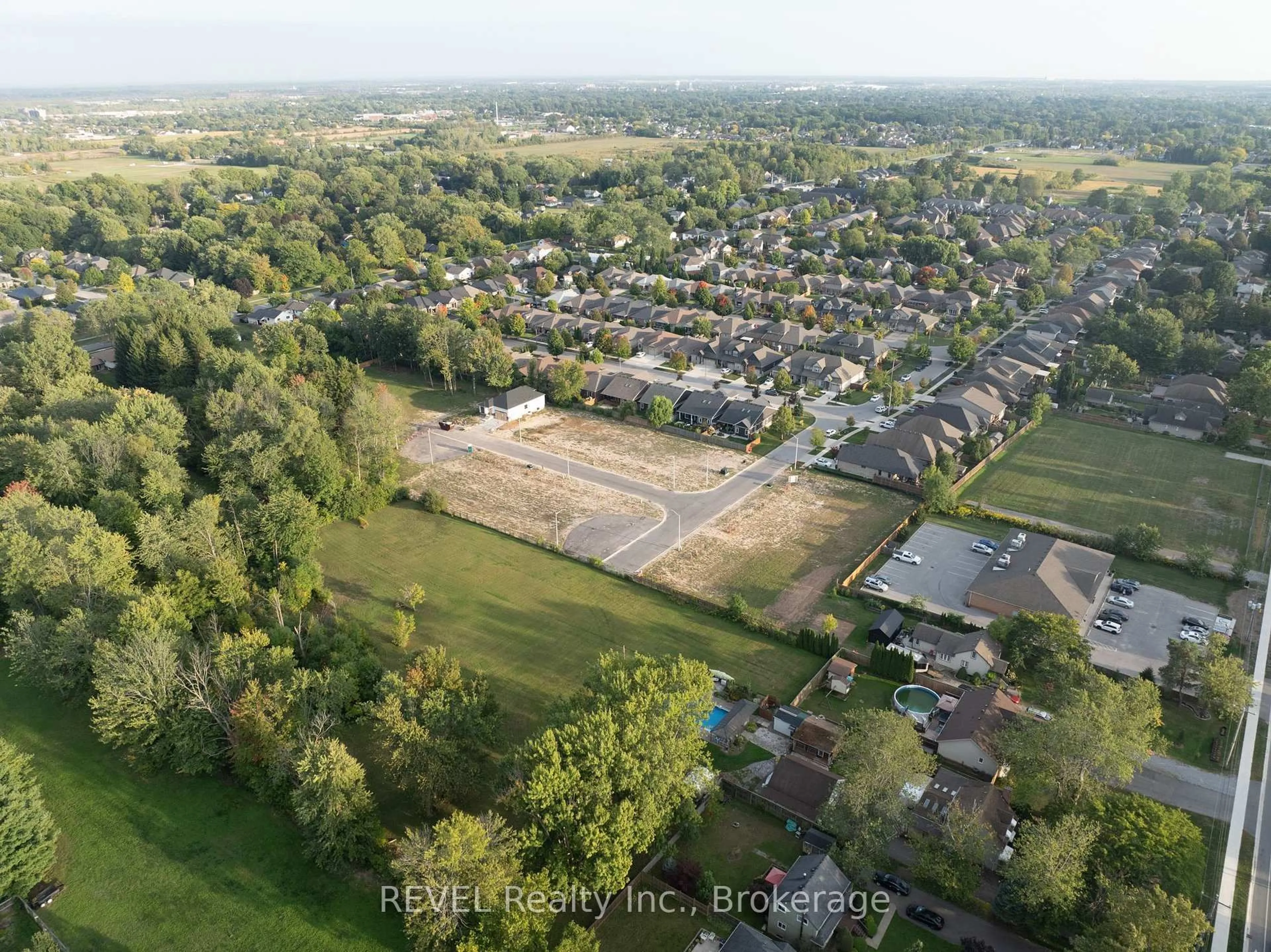 A pic from outside/outdoor area/front of a property/back of a property/a pic from drone, street for 11 Stickles St, Pelham Ontario L3C 3C3