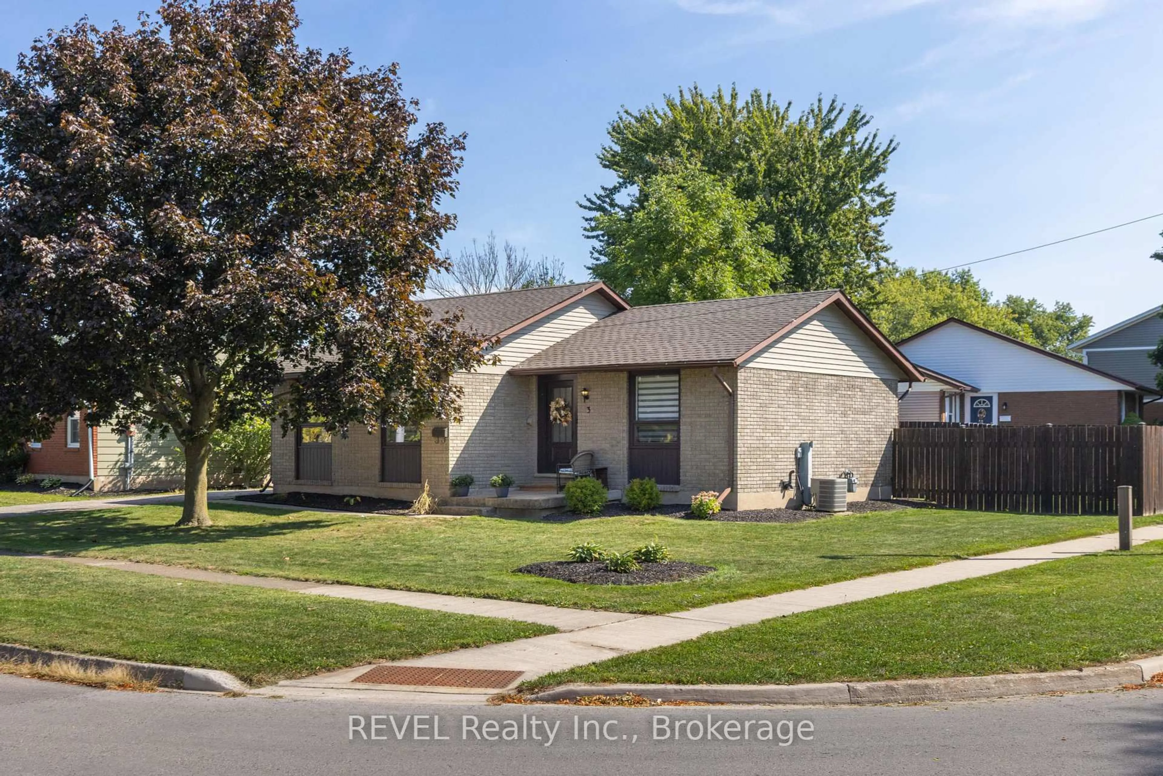 Home with brick exterior material, street for 3 Newleaf Cres, Welland Ontario L3C 6B4