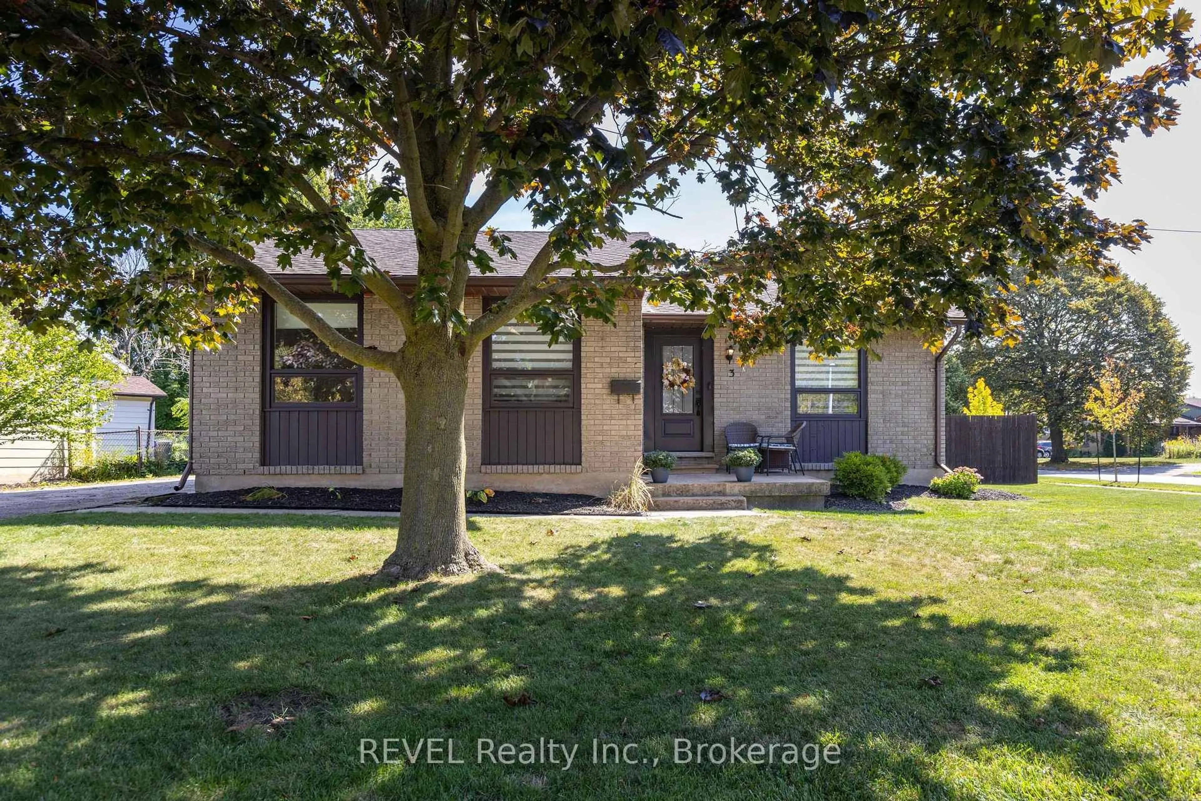 Unknown for 3 Newleaf Cres, Welland Ontario L3C 6B4