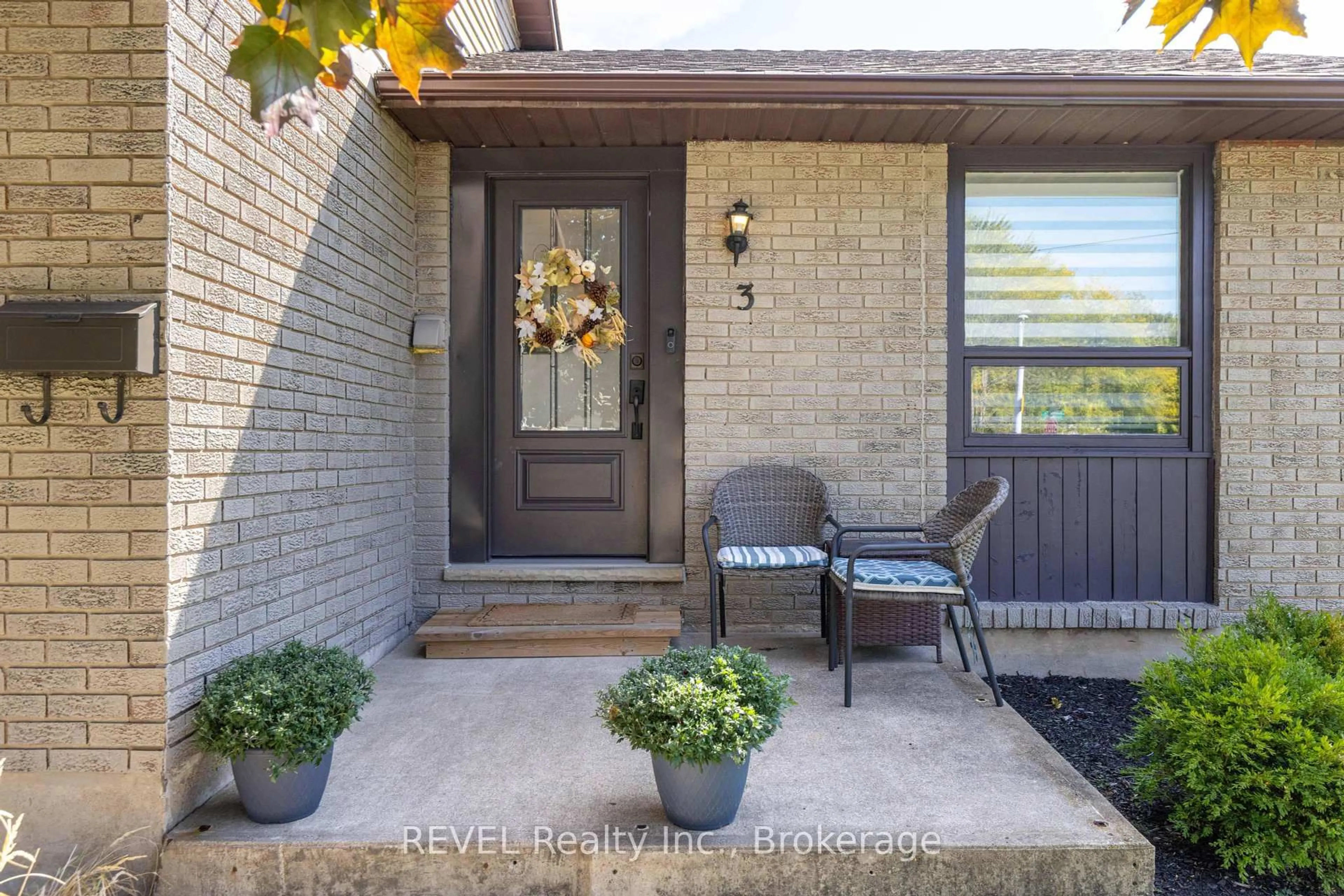 Home with brick exterior material, street for 3 Newleaf Cres, Welland Ontario L3C 6B4