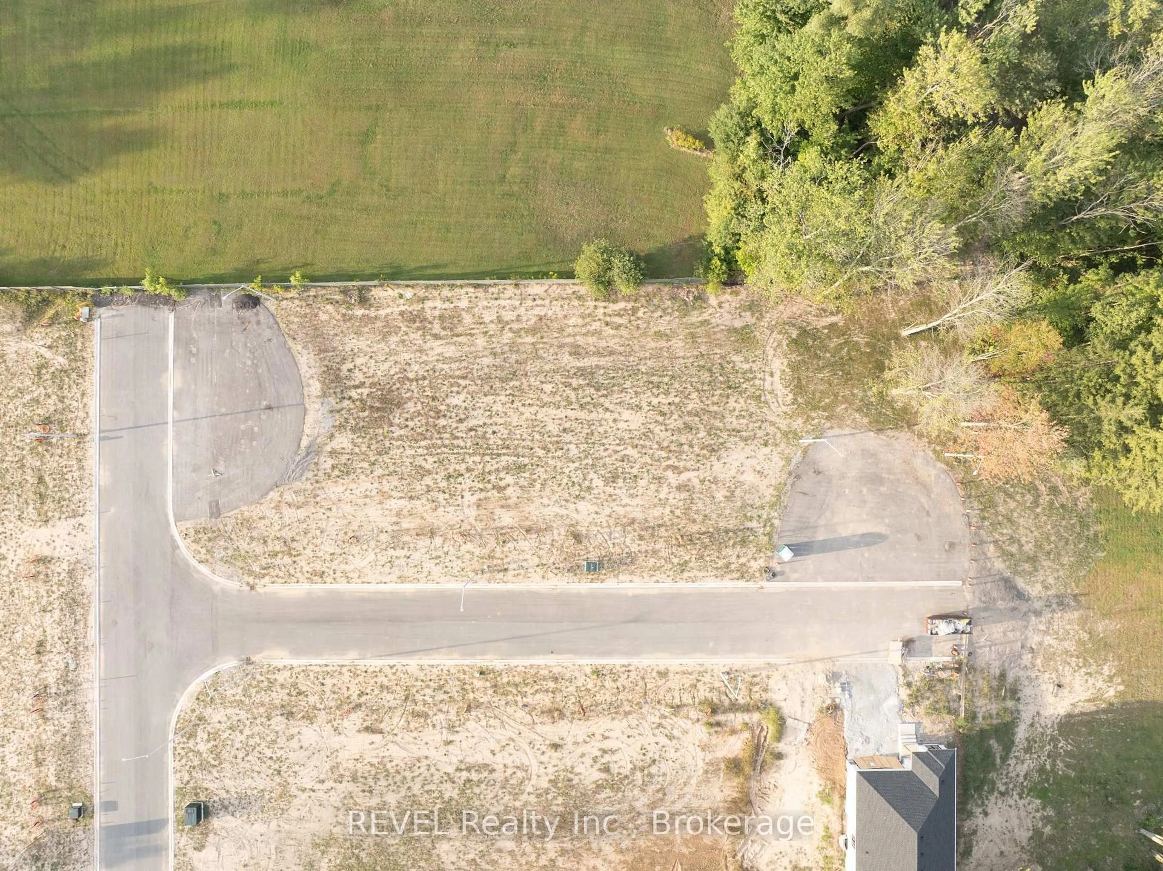 A pic from outside/outdoor area/front of a property/back of a property/a pic from drone, water/lake/river/ocean view for 8 Stickles St, Pelham Ontario L3C 3C3
