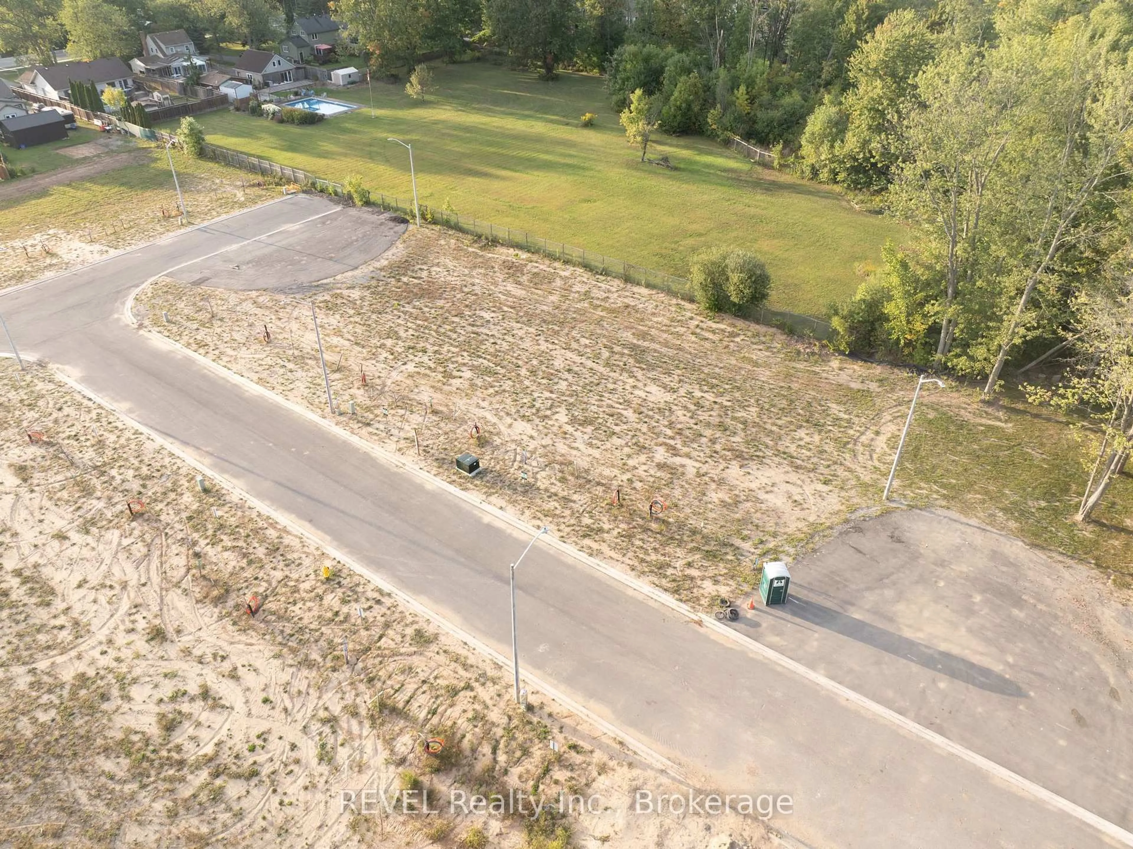 A pic from outside/outdoor area/front of a property/back of a property/a pic from drone, street for 8 Stickles St, Pelham Ontario L3C 3C3