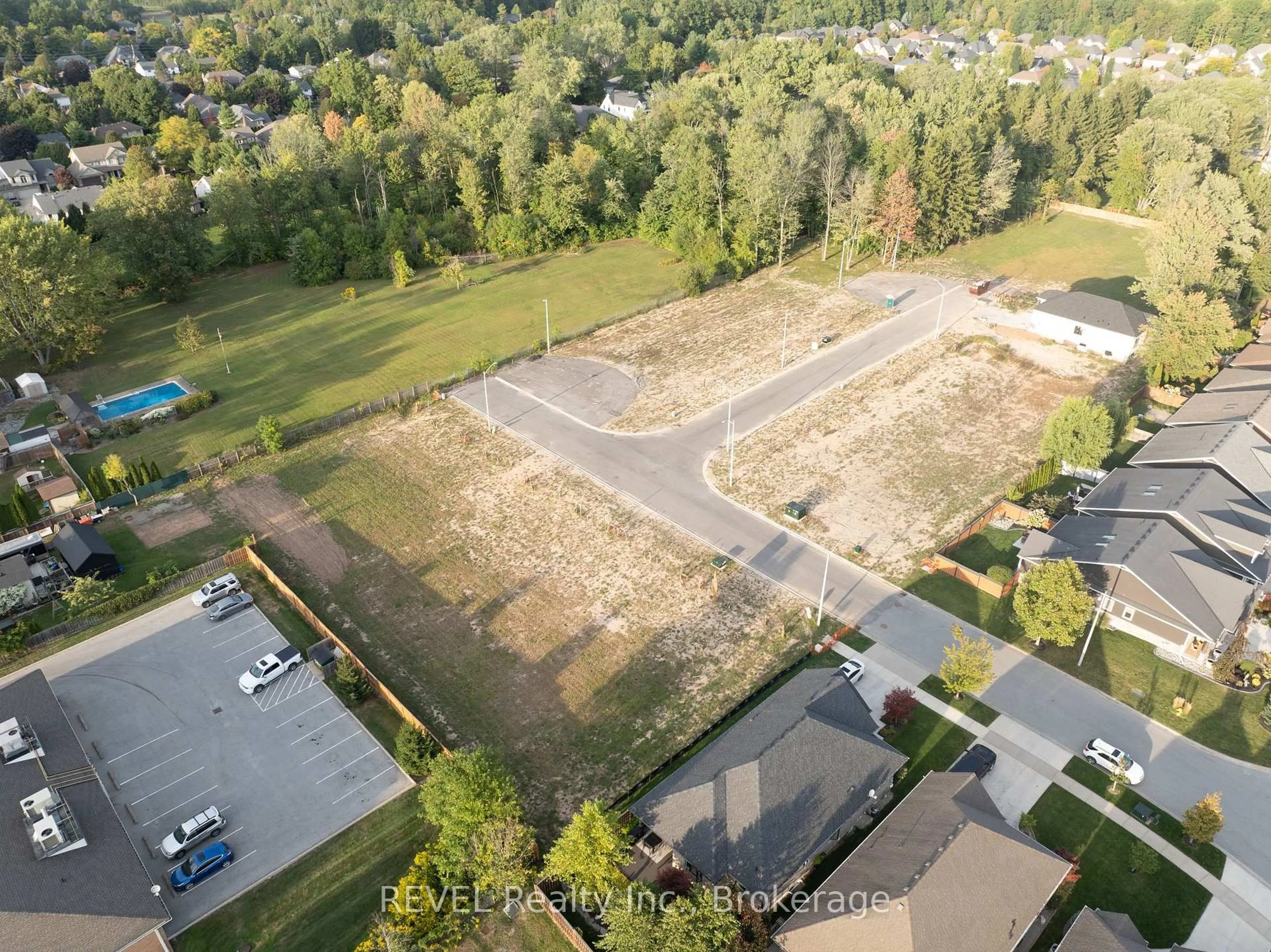 A pic from outside/outdoor area/front of a property/back of a property/a pic from drone, street for 8 Stickles St, Pelham Ontario L3C 3C3