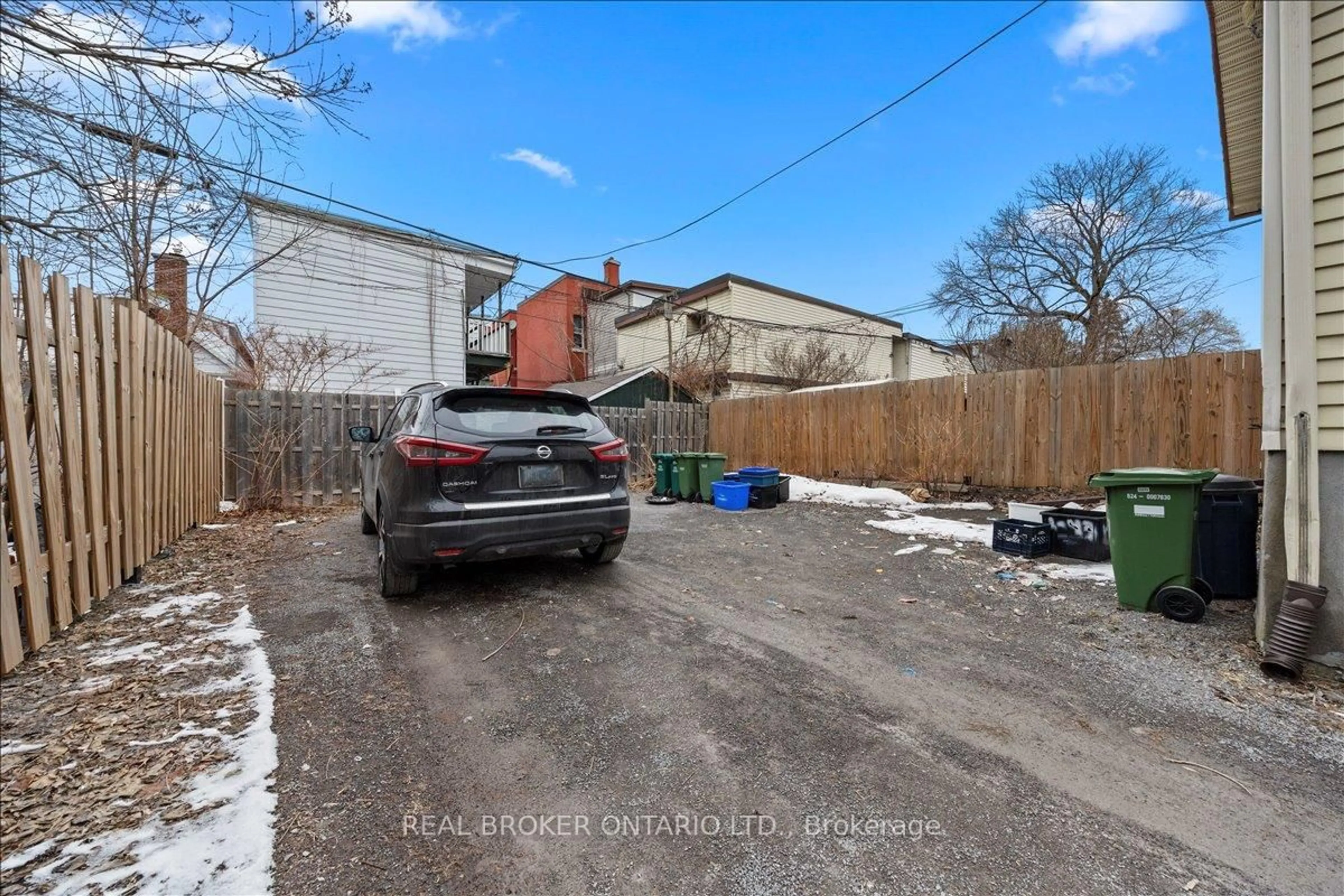 A pic from outside/outdoor area/front of a property/back of a property/a pic from drone, street for 161 Guigues Ave, Ottawa Ontario K1N 5J1