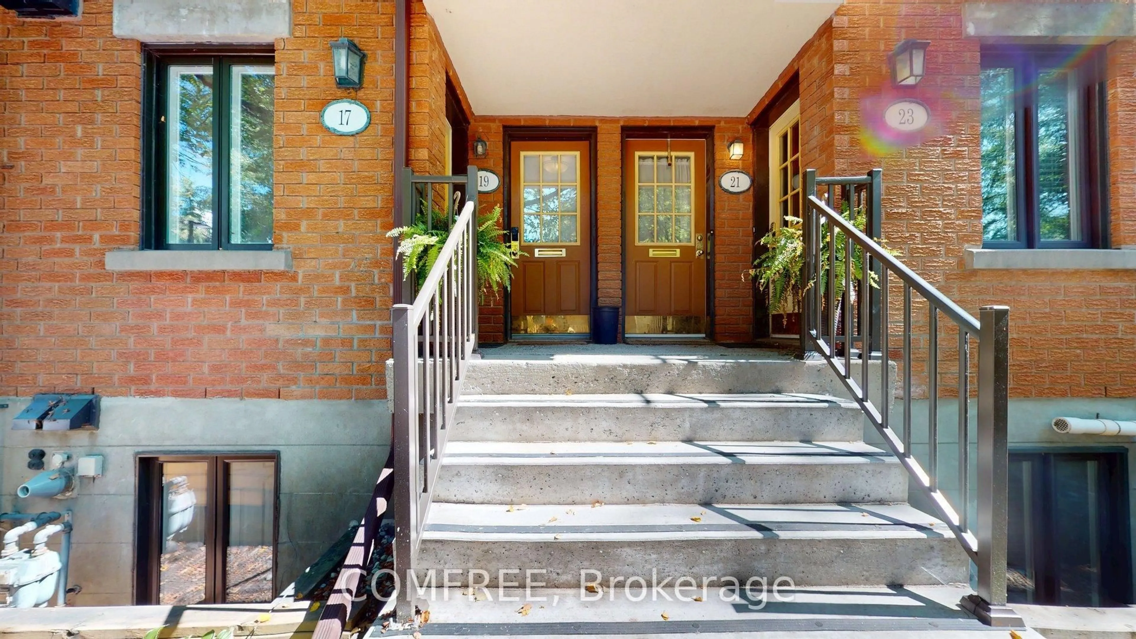 Indoor foyer for 23 Blue Moon Private #100, Ottawa Ontario K1K 4K5