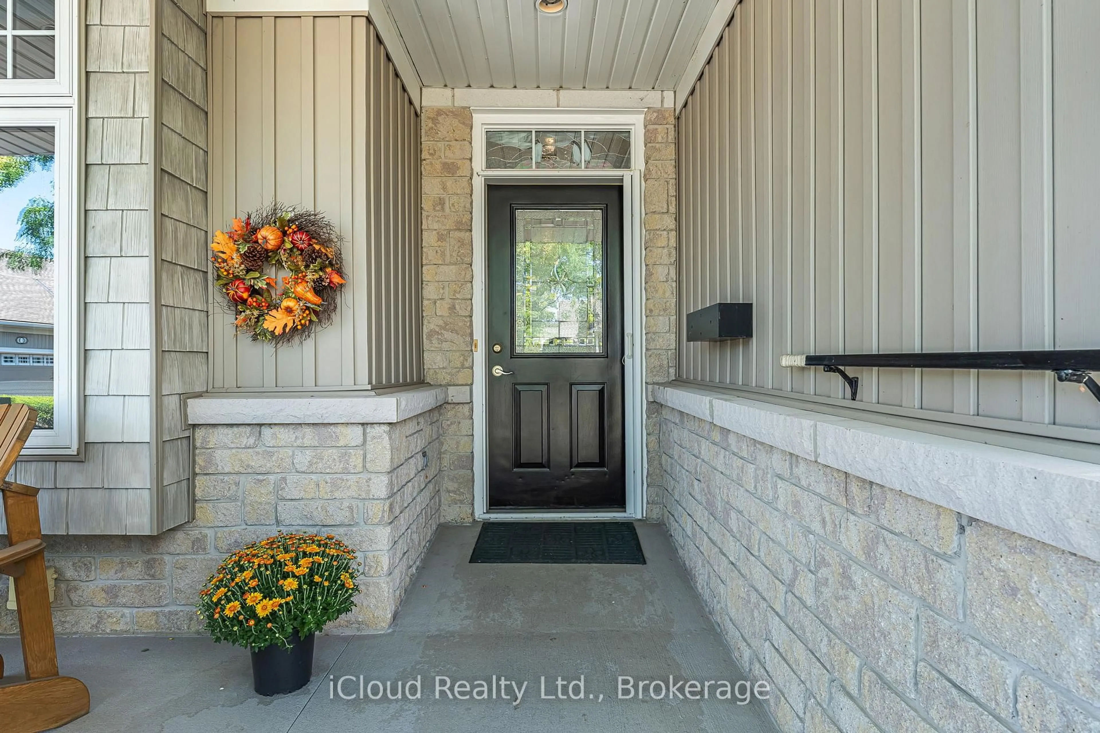 Indoor entryway for 92 Loretta Dr #7, Niagara-on-the-Lake Ontario L0S 1T0