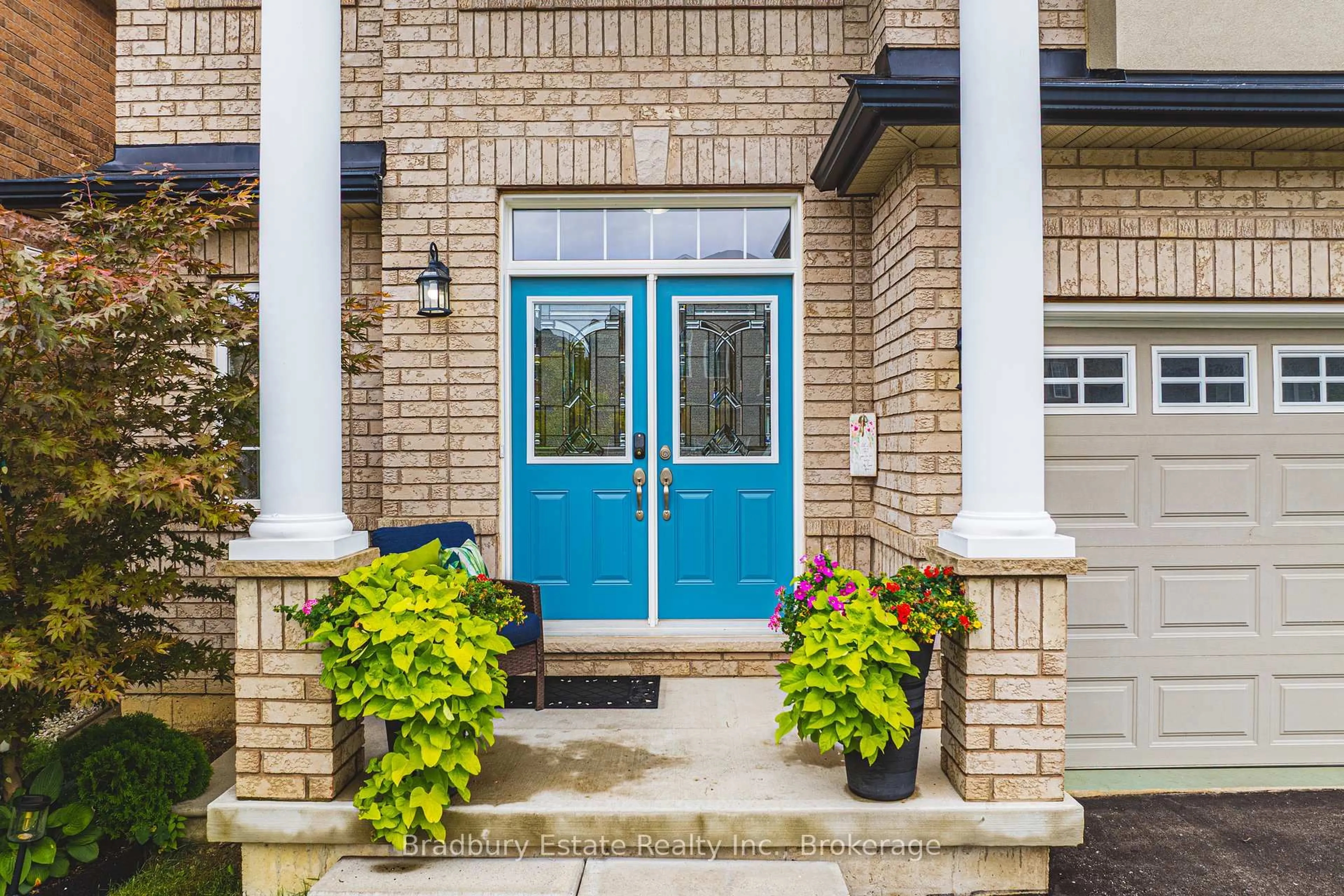 Indoor entryway for 11 Weathering Hts, Hamilton Ontario L8J 0E6