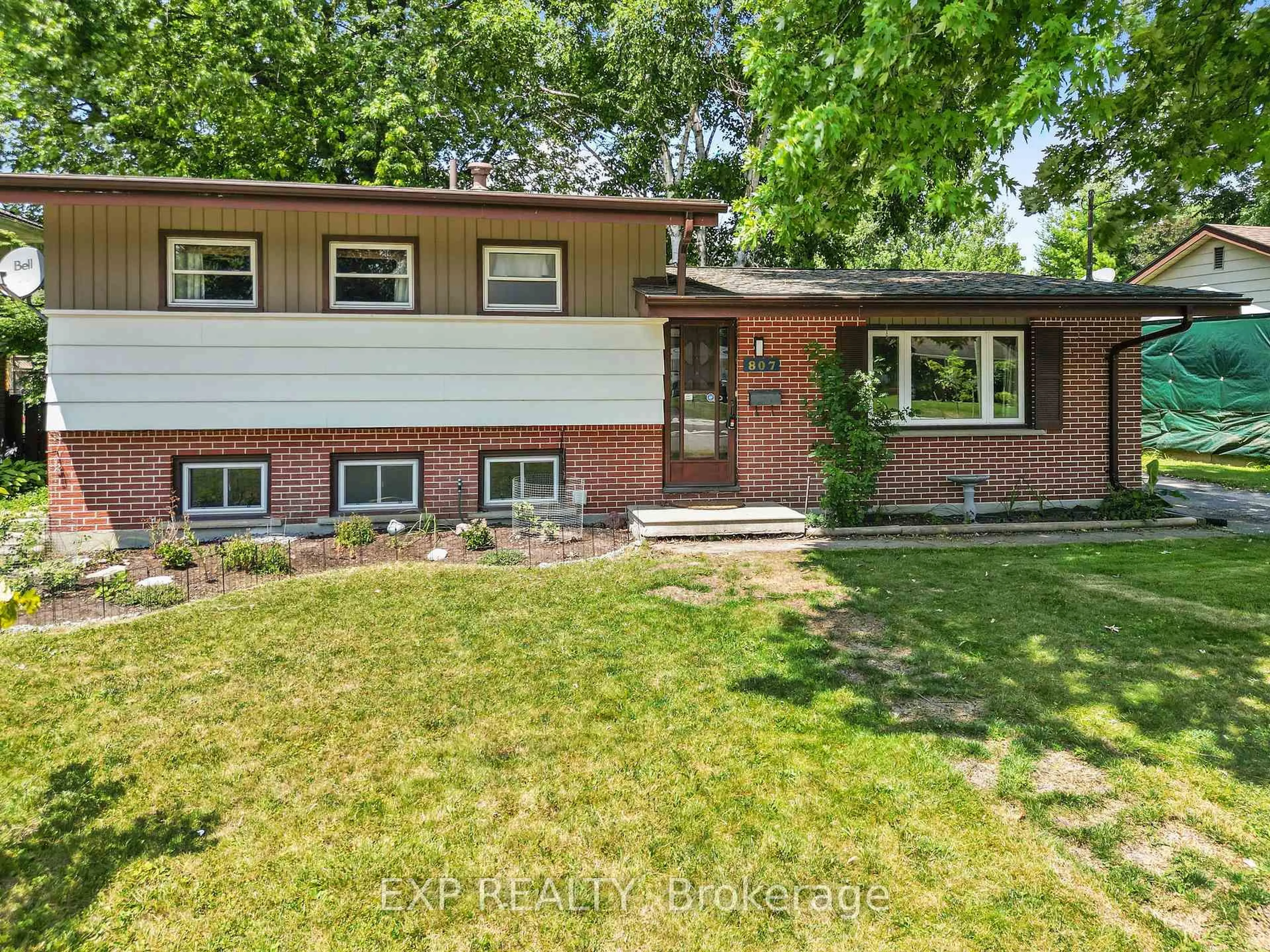 Home with brick exterior material, street for 807 CAMBRIDGE St, Woodstock Ontario N4S 4V8
