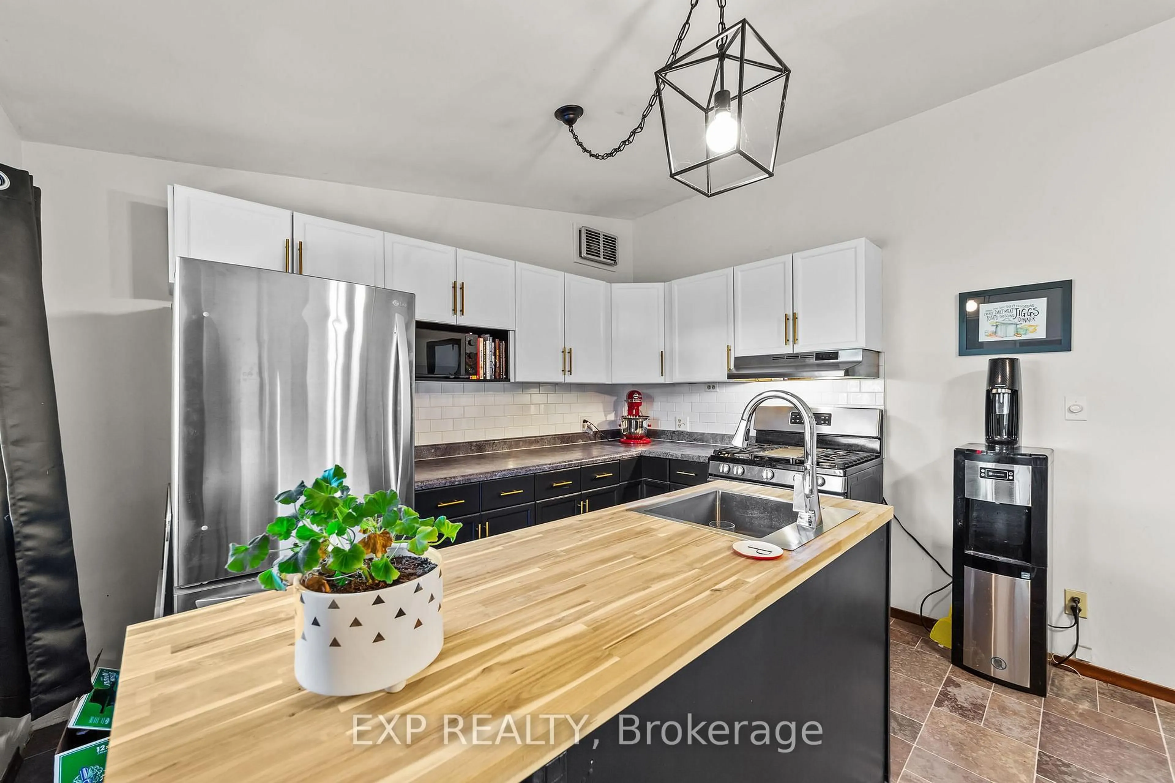 Open concept kitchen, unknown for 807 CAMBRIDGE St, Woodstock Ontario N4S 4V8