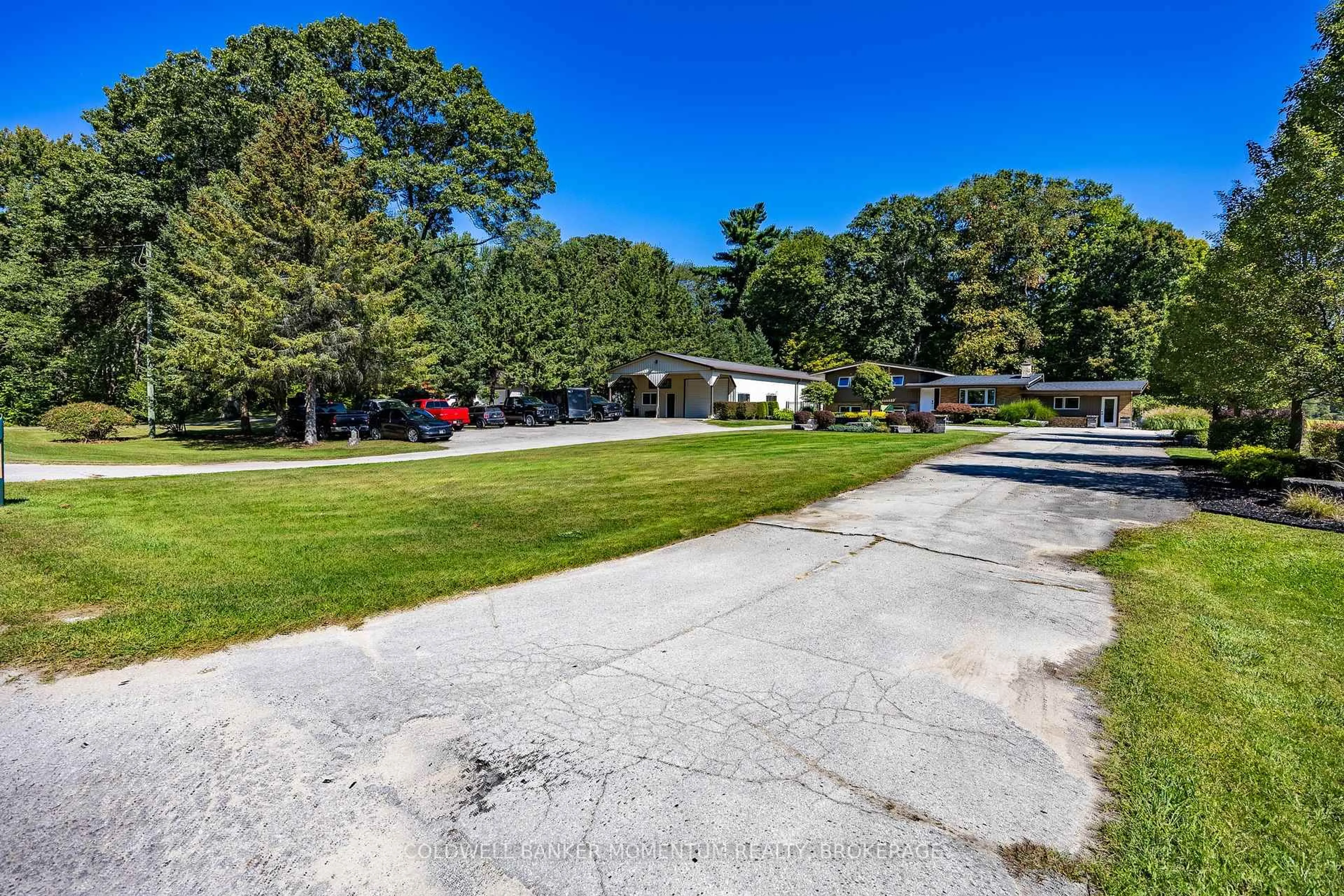 A pic from outside/outdoor area/front of a property/back of a property/a pic from drone, street for 1750 Turkey Point Rd, Norfolk Ontario N3Y 4J9