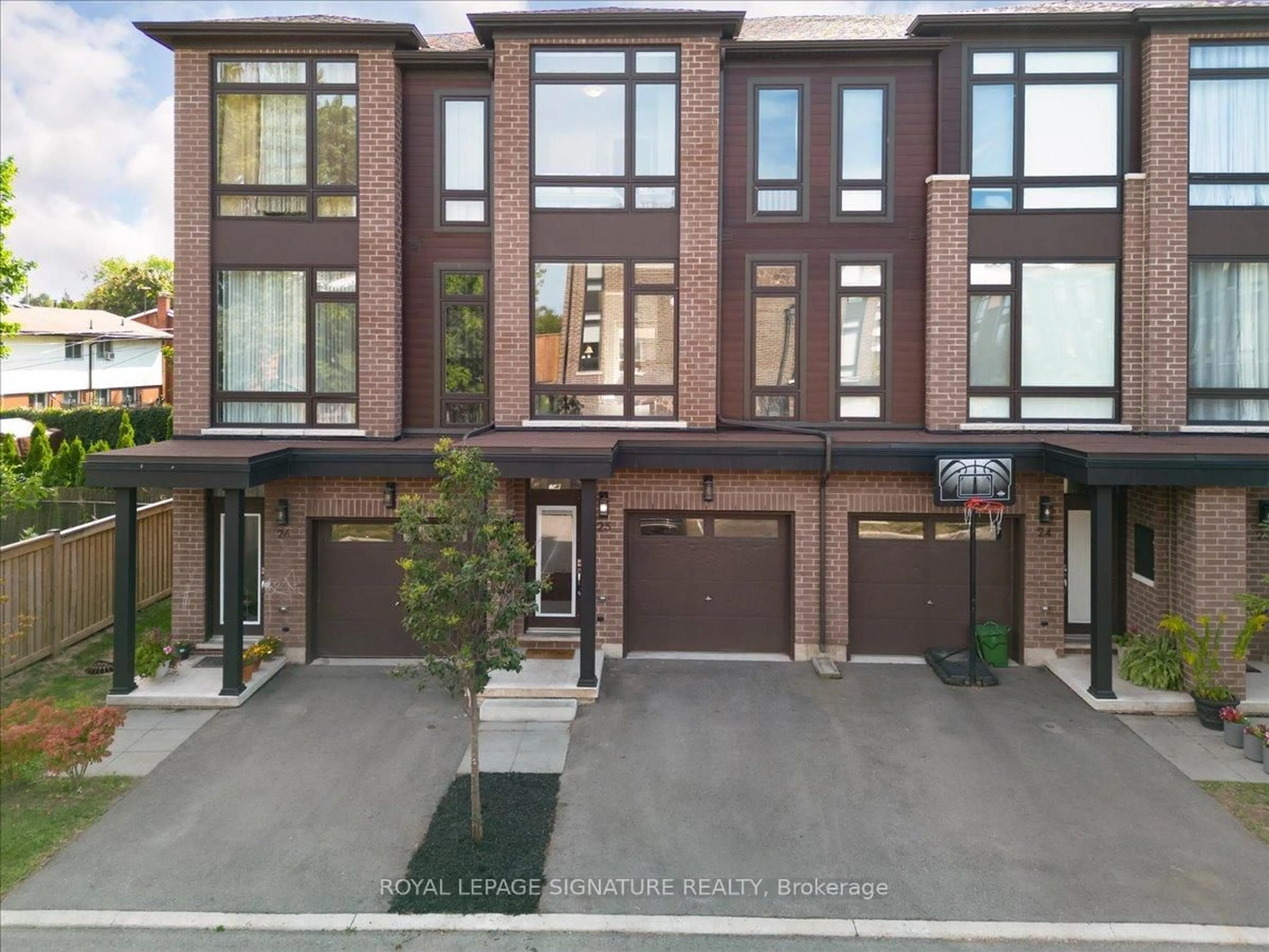 A pic from outside/outdoor area/front of a property/back of a property/a pic from drone, street for 270 Melvin Ave #25, Hamilton Ontario L8H 2A6