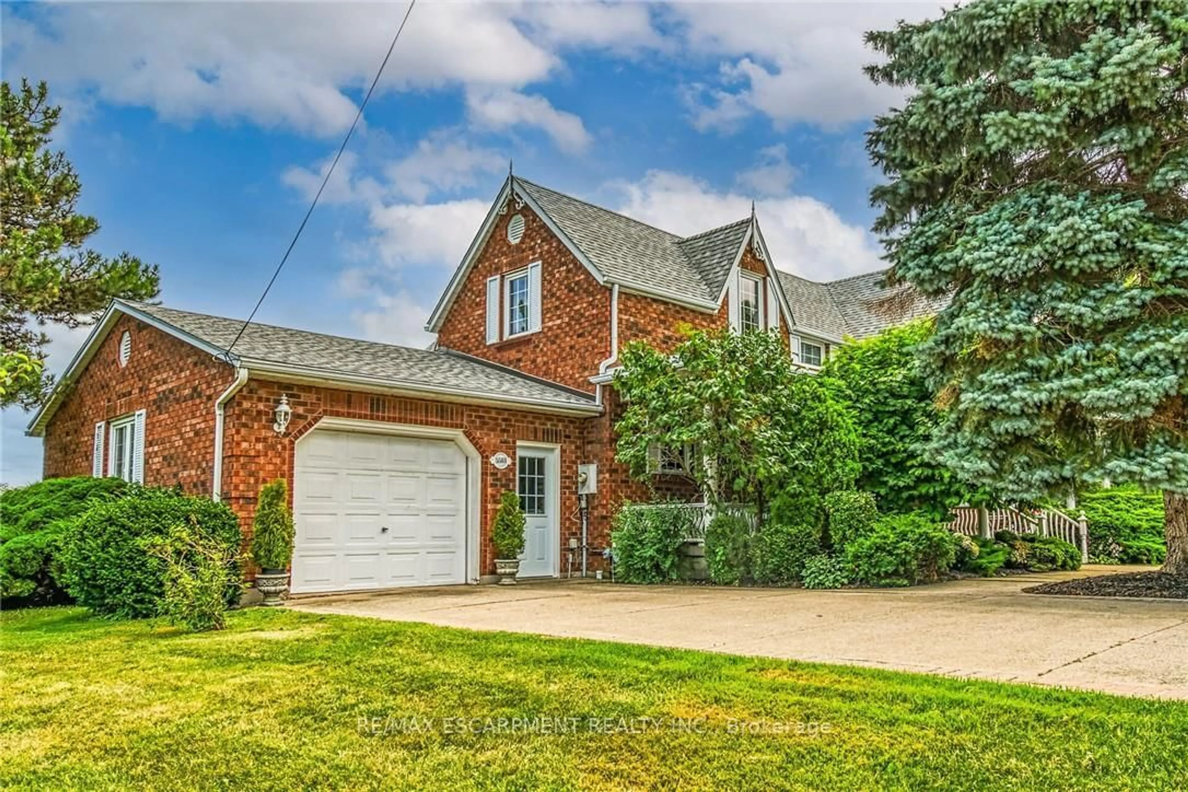 Home with brick exterior material, street for 5581 King St, Lincoln Ontario L0R 1B3