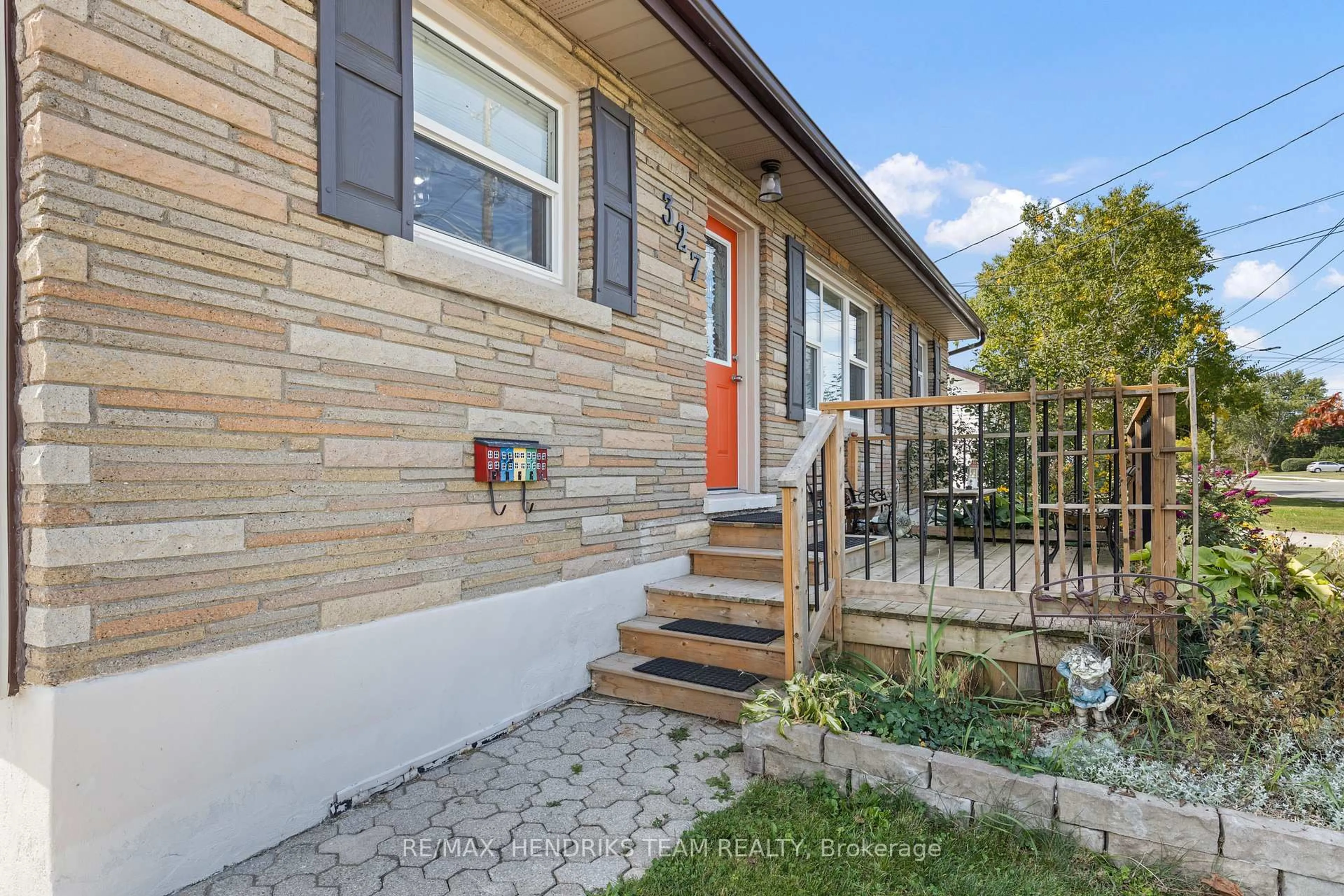 Home with brick exterior material, street for 327 St George St, Welland Ontario L3C 5P6