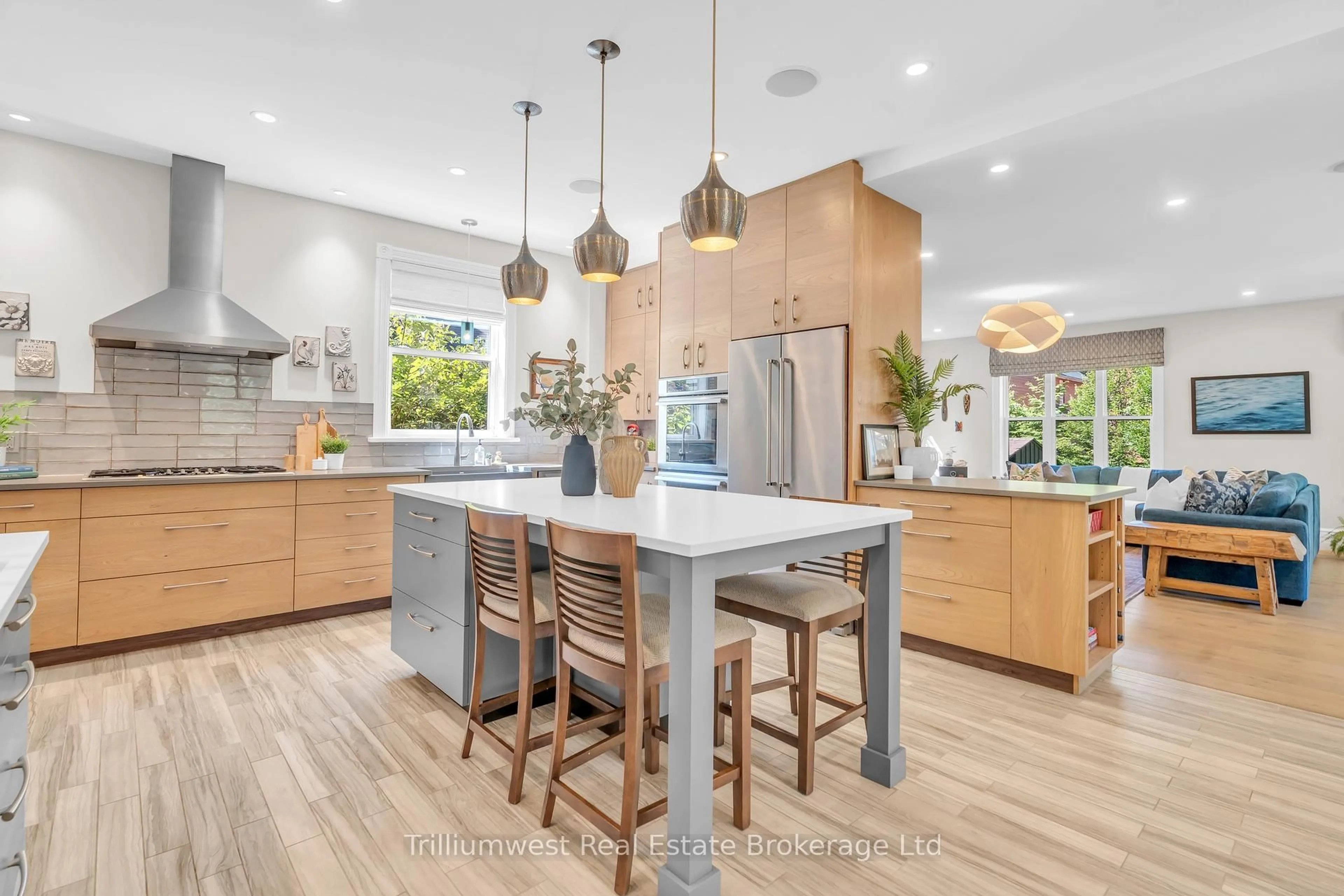 Open concept kitchen, unknown for 33 Mont St, Guelph Ontario N1H 2A5
