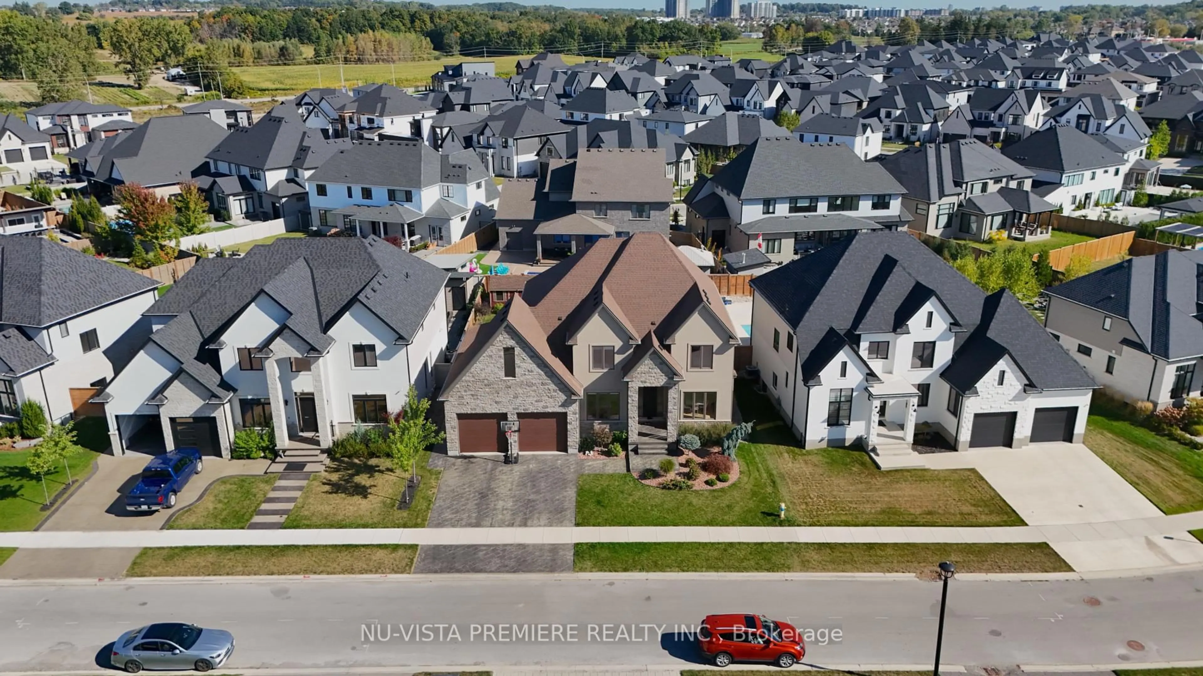 A pic from outside/outdoor area/front of a property/back of a property/a pic from drone, street for 7442 SILVER CREEK Cres, London South Ontario N6P 0G6
