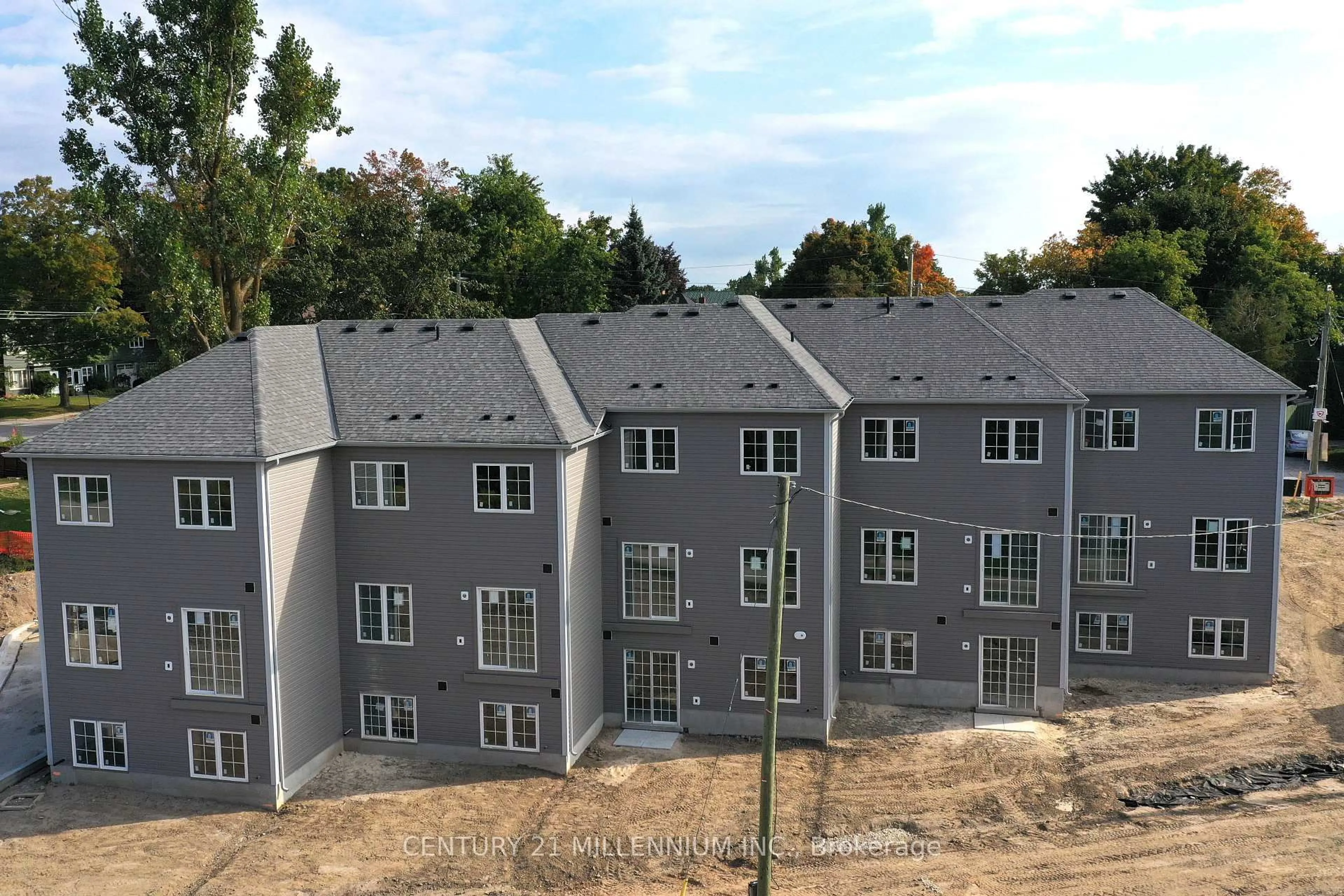 A pic from outside/outdoor area/front of a property/back of a property/a pic from drone, building for 118 Gordon St, Shelburne Ontario L9V 3Y1