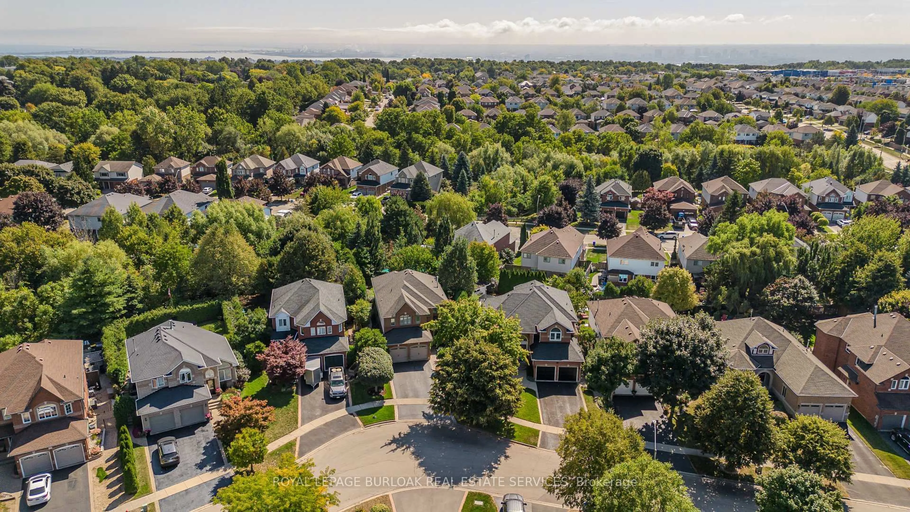 A pic from outside/outdoor area/front of a property/back of a property/a pic from drone, street for 16 Arnhem Crt, Hamilton Ontario L8B 0P2