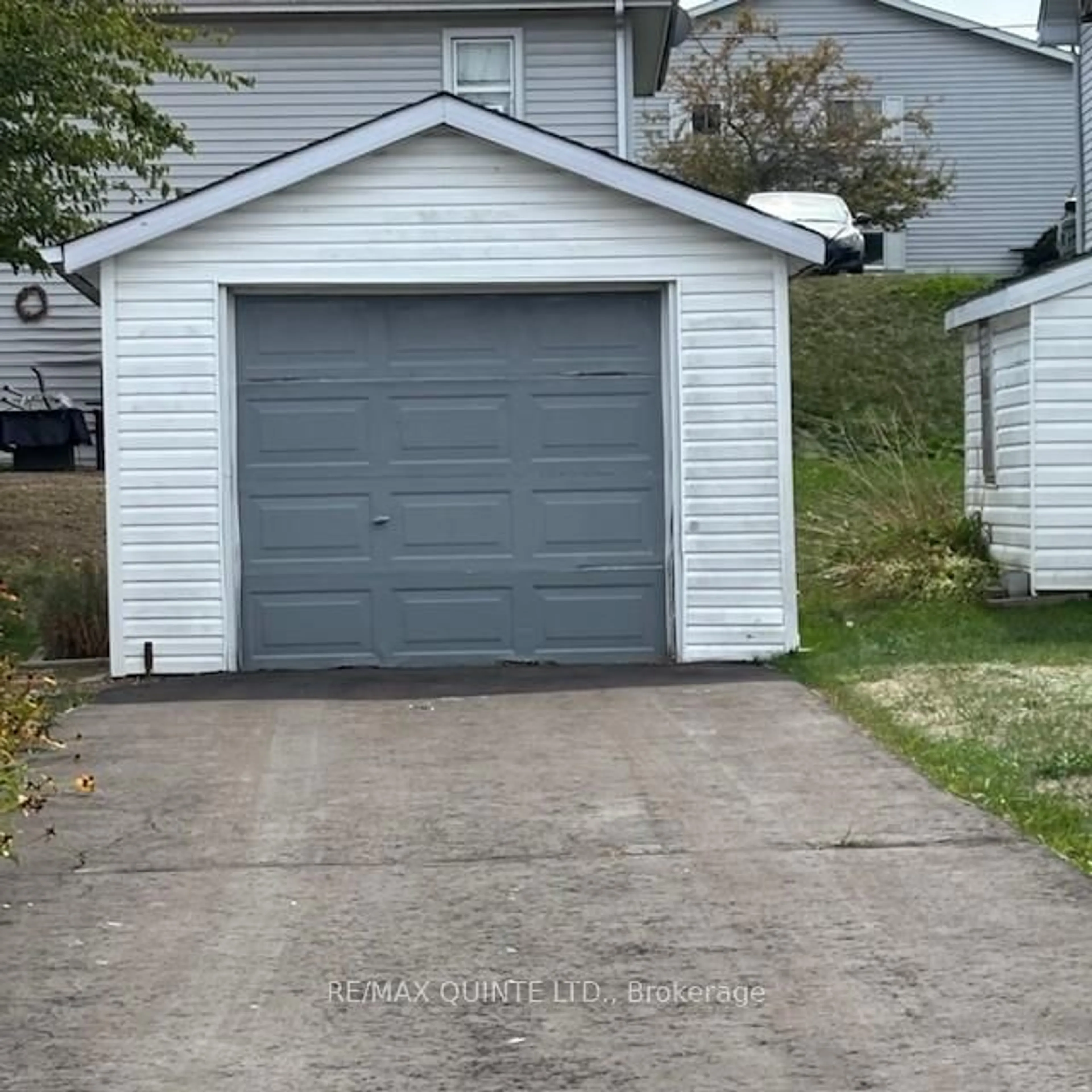 Indoor garage for 109 George St, Quinte West Ontario K8V 1R9