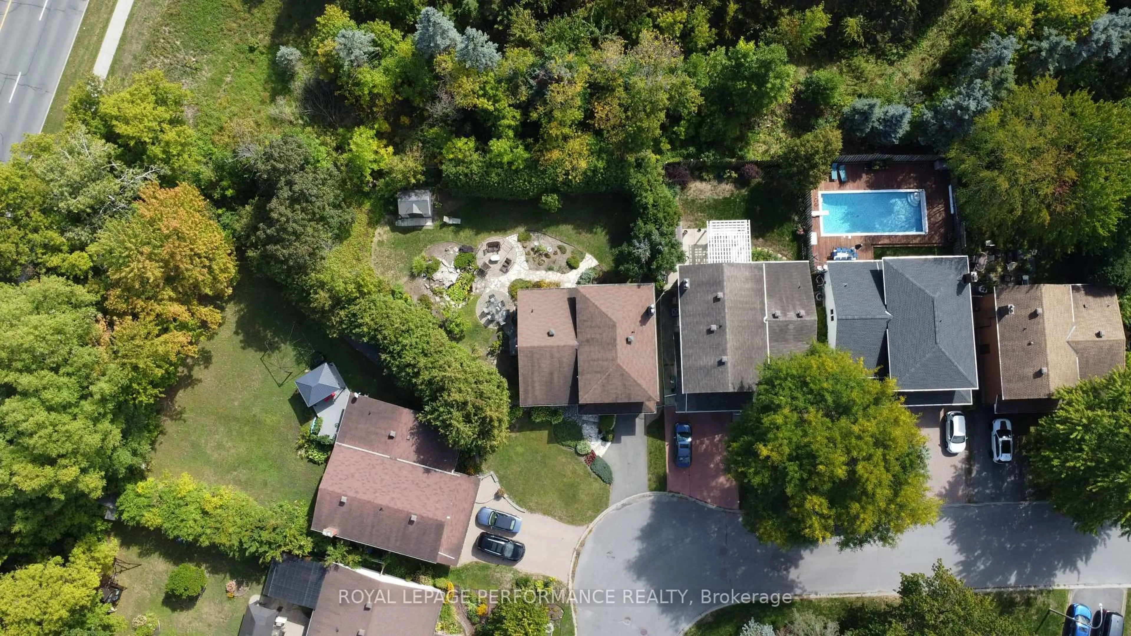A pic from outside/outdoor area/front of a property/back of a property/a pic from drone, street for 1777 Calumet Lane, Ottawa Ontario K1C 1W1